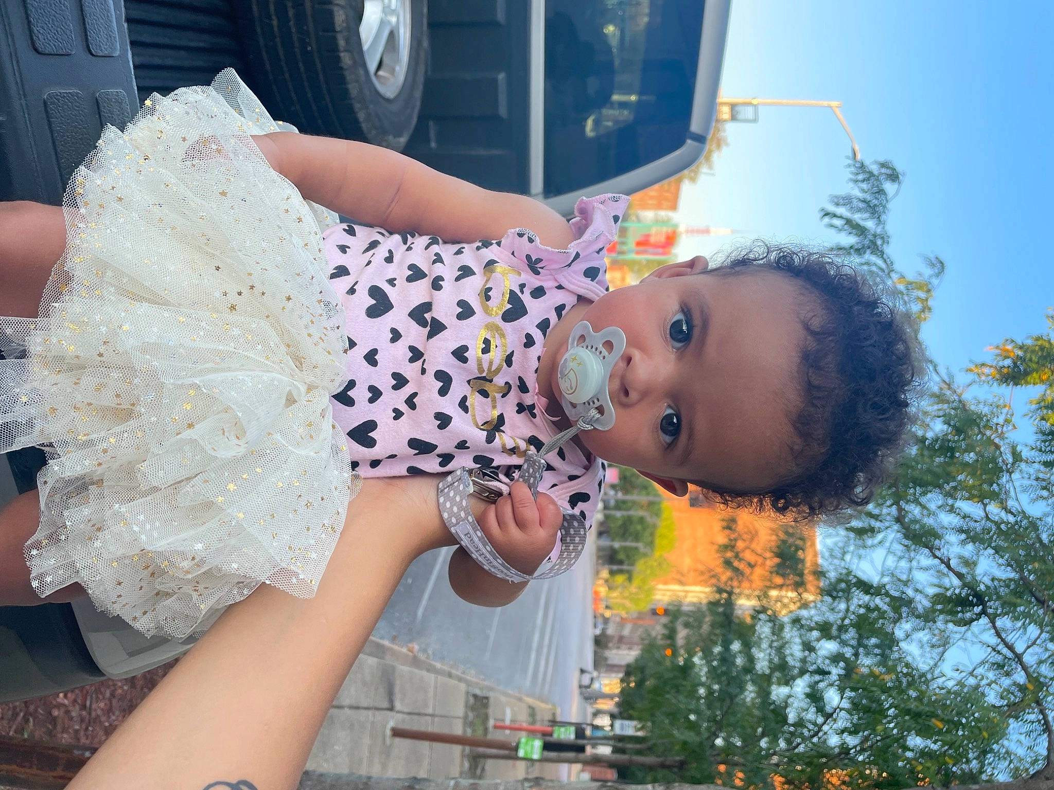 Akeelah is registered to the contest to win money with this photo: car, child, cool, event, fashion_accessory, fashion_design, fun, happy, leisure, light, pattern, person, photography, pink, sky, tree, vacation, vehicle_door, water