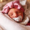 Ohana a rejoint le concours — aidez-le/la à gagner de superbes lots ! baby, newborn, pacifier, pink_bow, blanket, sleeping, face, headband, closeup, soft_texture, bokeh, warm_lighting, cozy, infant, cute, portrait, wrapped, peaceful, indoors, baby_accessory