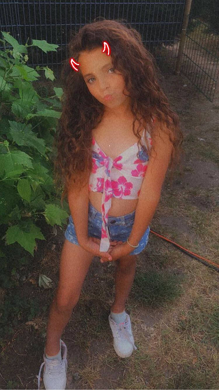 Maylie participe au concours pour gagner de l'argent avec cette photo : abdomen, black_hair, chest, cool, grass, leg, lingerie, lingerie_top, lip, neck, person, plant, shorts, skin, standing, swimsuit_top, swimwear, thigh, trunk, undergarment