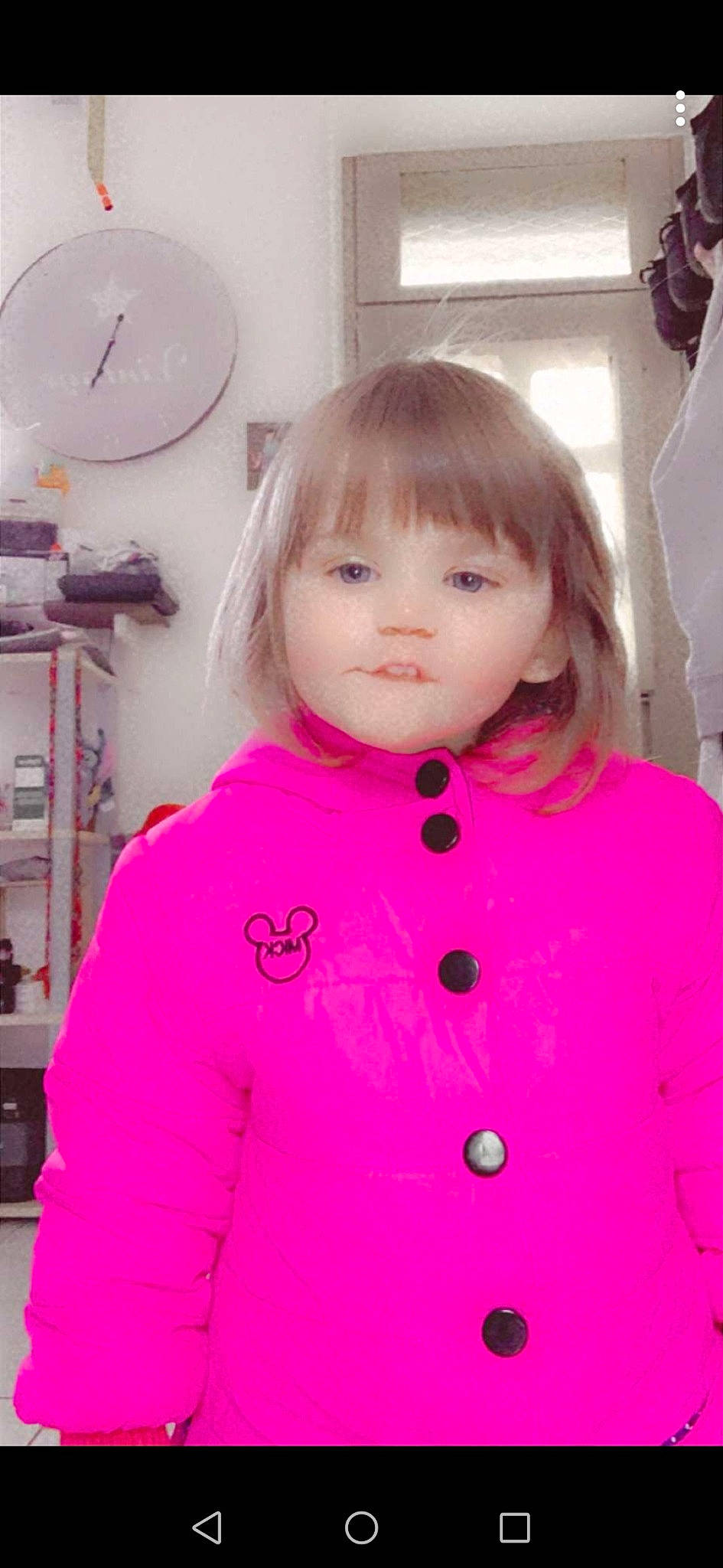 Liliana a rejoint le concours — aidez-le/la à gagner de superbes lots ! baby_toddler_clothing, beauty, cheek, child, clock, eyelash, facial_expression, hair, hairstyle, iris, jacket, lip, magenta, person, pink, purple, skin, sleeve, standing, toddler