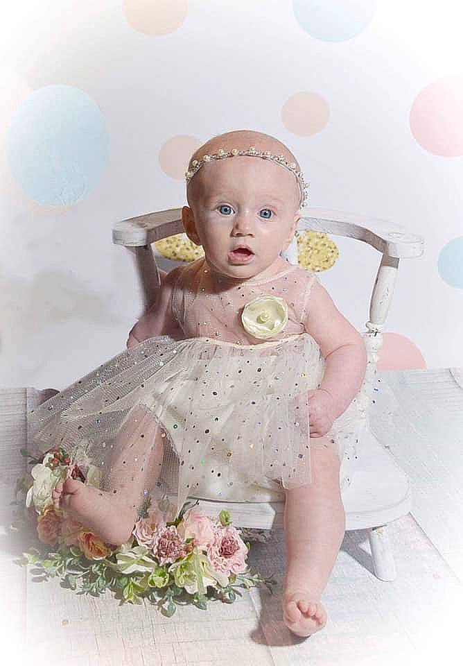 Anna a rejoint le concours — aidez-le/la à gagner de superbes lots ! baby_toddler_clothing, bridal_accessory, day_dress, doll, dress, embellishment, eye, eyelash, fashion_accessory, fashion_design, flower, hair_accessory, happy, headgear, headpiece, iris, peach, person, petal, pink