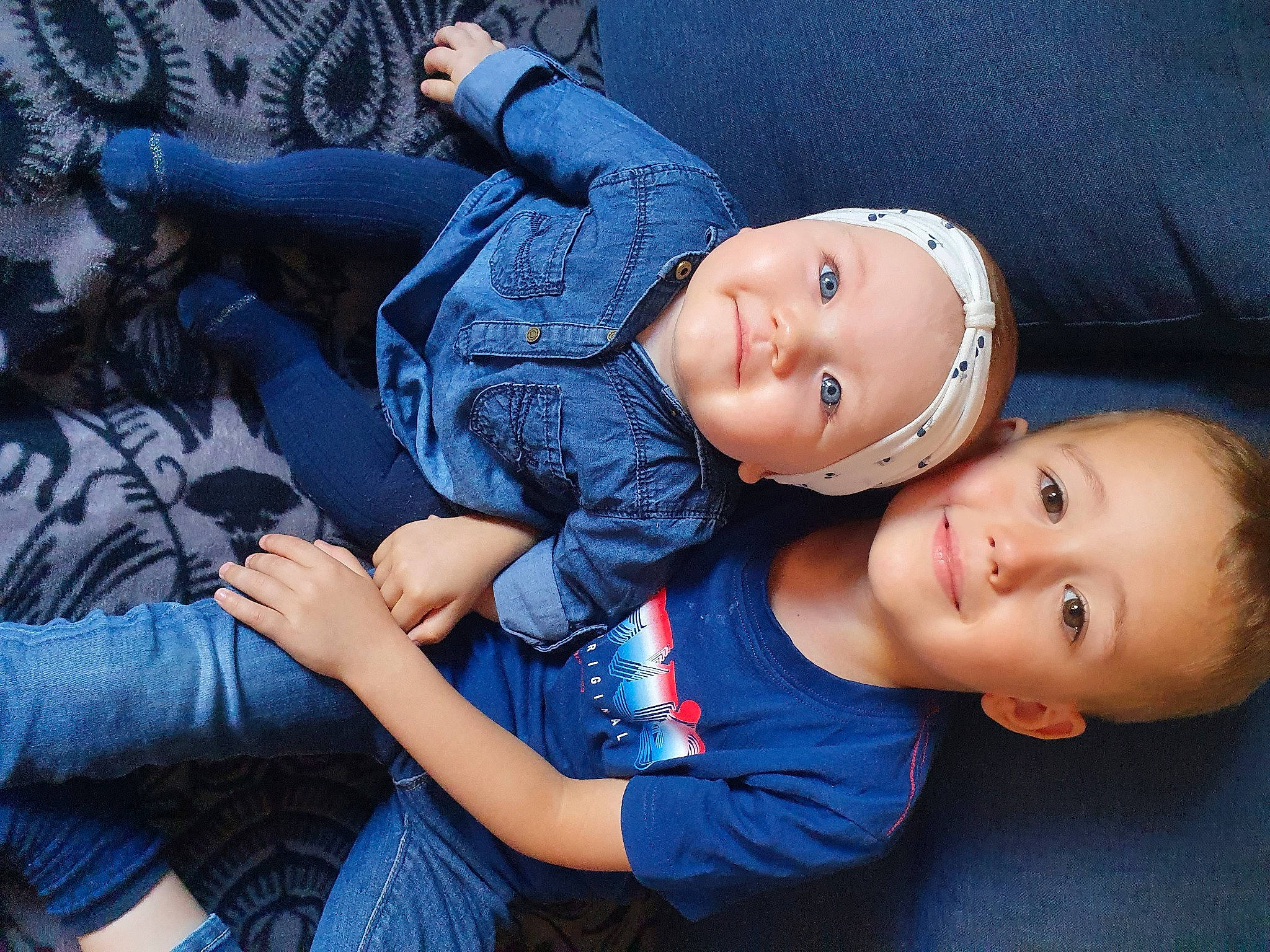 Alba participe au concours pour gagner de l'argent avec cette photo : arm, baby, baby_toddler_clothing, blue, clothing, cool, facial_expression, finger, flash_photography, gesture, hand, happy, hat, headwear, human, human_body, jeans, joy, mouth, person