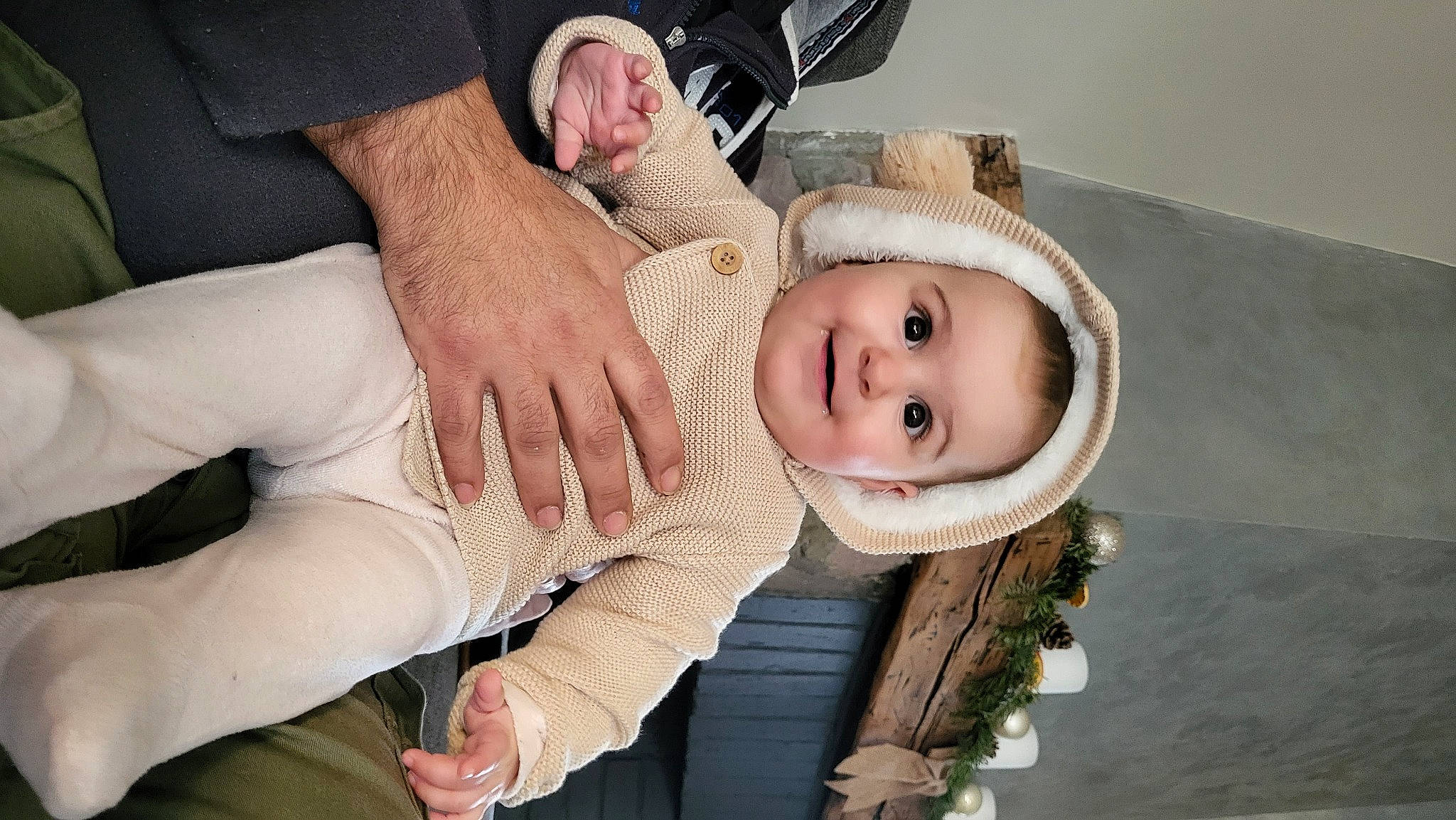 Alessia participe au concours pour gagner de l'argent avec cette photo : abdomen, baby, baby_toddler_clothing, comfort, dress, elbow, event, eyelash, finger, gesture, hand, happy, hat, jewellery, joy, knee, nail, person, skin, smile