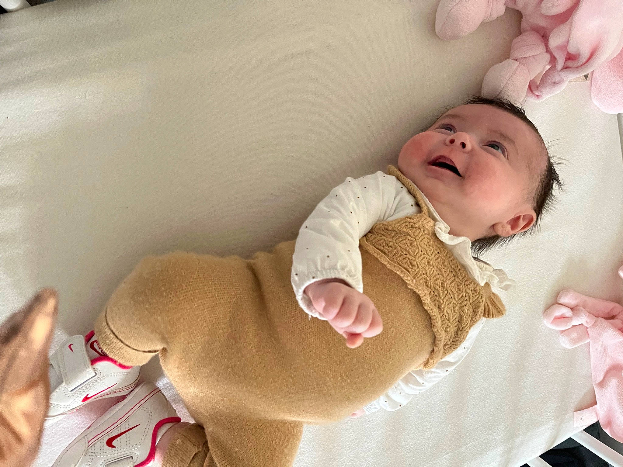 Mylena a rejoint le concours — aidez-le/la à gagner de superbes lots ! baby, baby_products, baby_safety, baby_sleeping, baby_toddler_clothing, cheek, child, comfort, finger, hand, happy, headgear, infant_bed, linens, mouth, person, pink, skin, sleeve, smile