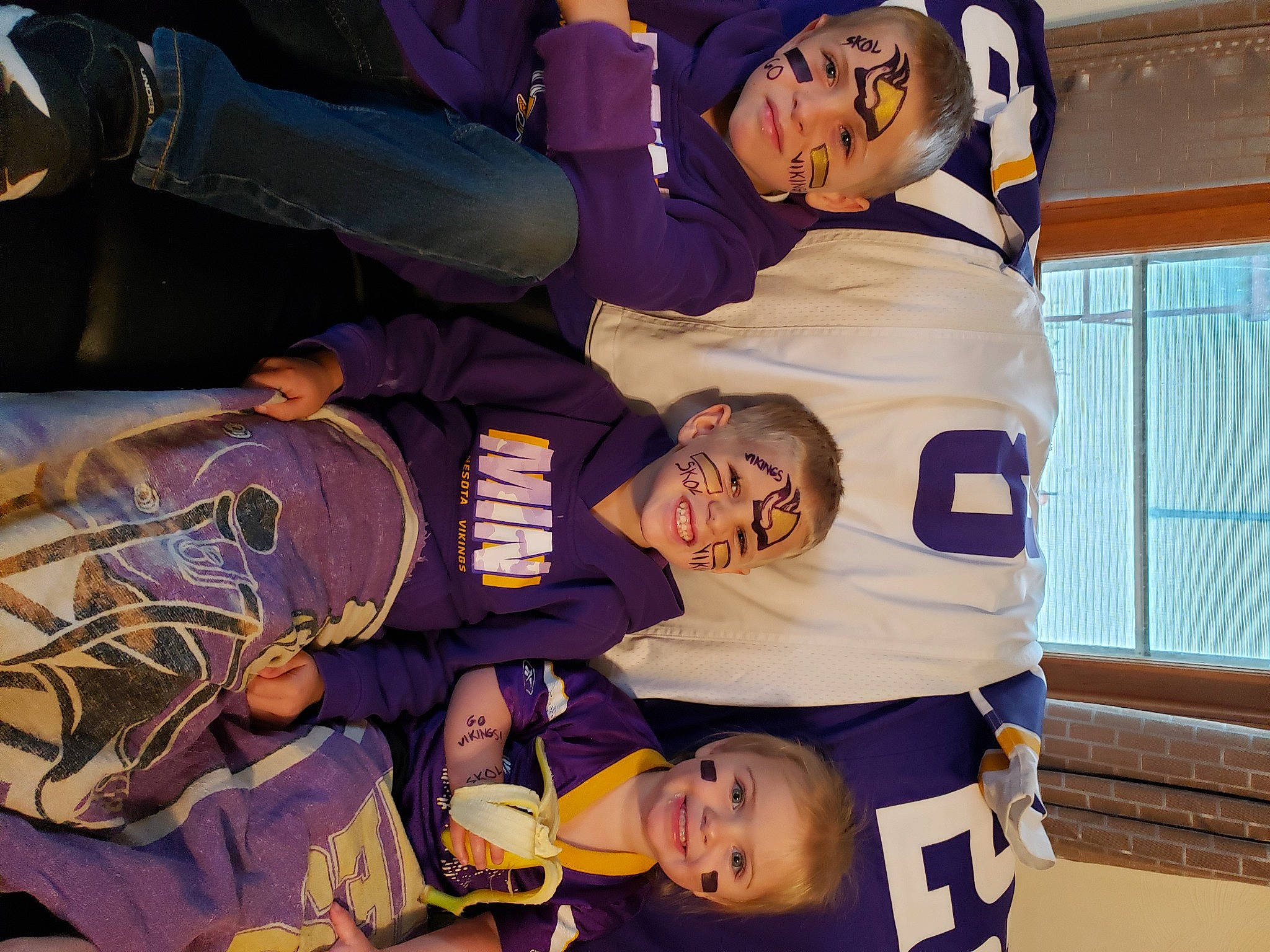 Kaia is registered to the contest to win money with this photo: ball_game, championship, competition_event, fan, fun, jersey, joy, person, personal_protective_equipment, player, product, sports, sports_gear, sports_uniform, sportswear, t_shirt, team, team_sport, tournament, window