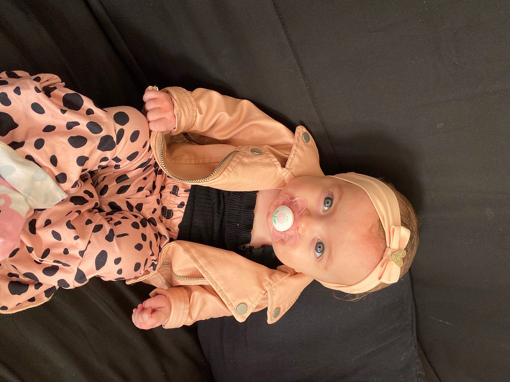 Layna participe au concours pour gagner de l'argent avec cette photo : baby, baby_products, baby_toddler_clothing, child, collar, costume, event, eyelash, fashion_accessory, finger, gesture, happy, jewellery, nail, pattern, peach, person, sleeve, thumb, toddler