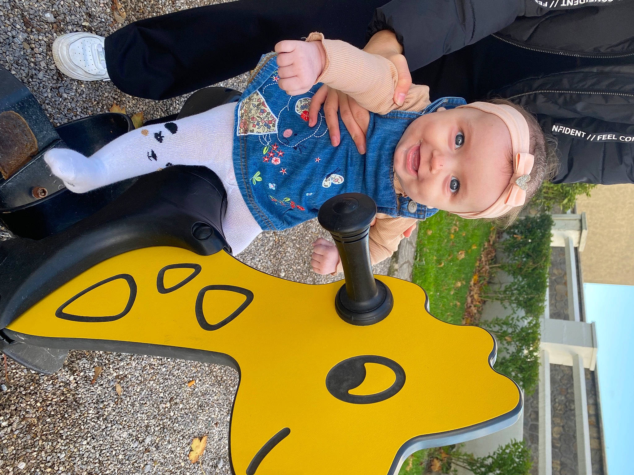 Layna participe au concours pour gagner de l'argent avec cette photo : baby, baby_toddler_clothing, child, circle, cool, electric_blue, fashion_accessory, font, fun, happy, hat, light, person, photograph, plant, smile, snapshot, symbol, toddler, tree