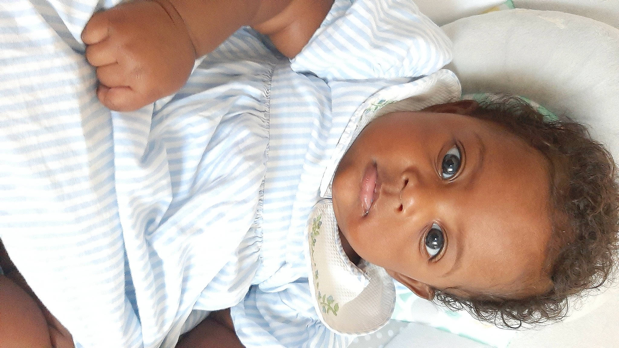 Nora a rejoint le concours — aidez-le/la à gagner de superbes lots ! cheek, comfort, dress_shirt, eyebrow, eyelash, forehead, gesture, hair, happy, human, human_body, joint, lip, mouth, neck, nose, person, skin, sleeve, smile