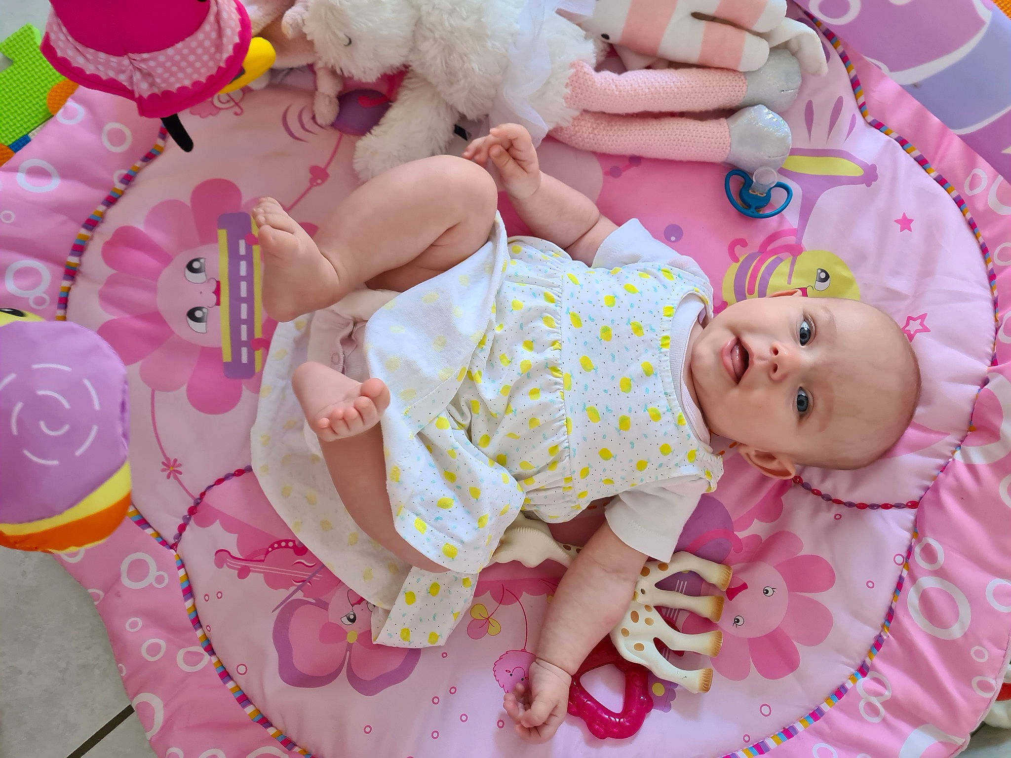 Cléa a rejoint le concours — aidez-le/la à gagner de superbes lots ! baby, baby_products, baby_toys, child, person, pink, product, stuffed_toy, textile, toddler, toy