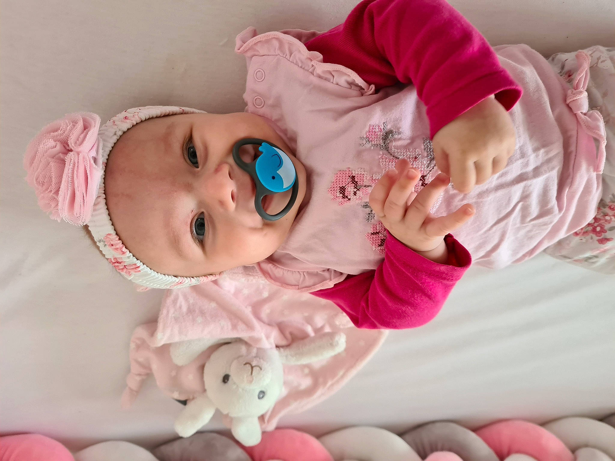 Cléa a rejoint le concours — aidez-le/la à gagner de superbes lots ! baby, baby_products, baby_sleeping, baby_toddler_clothing, bedtime, birth, cheek, child, ear, head, headgear, headwear, mouth, person, pink, play, product, toddler