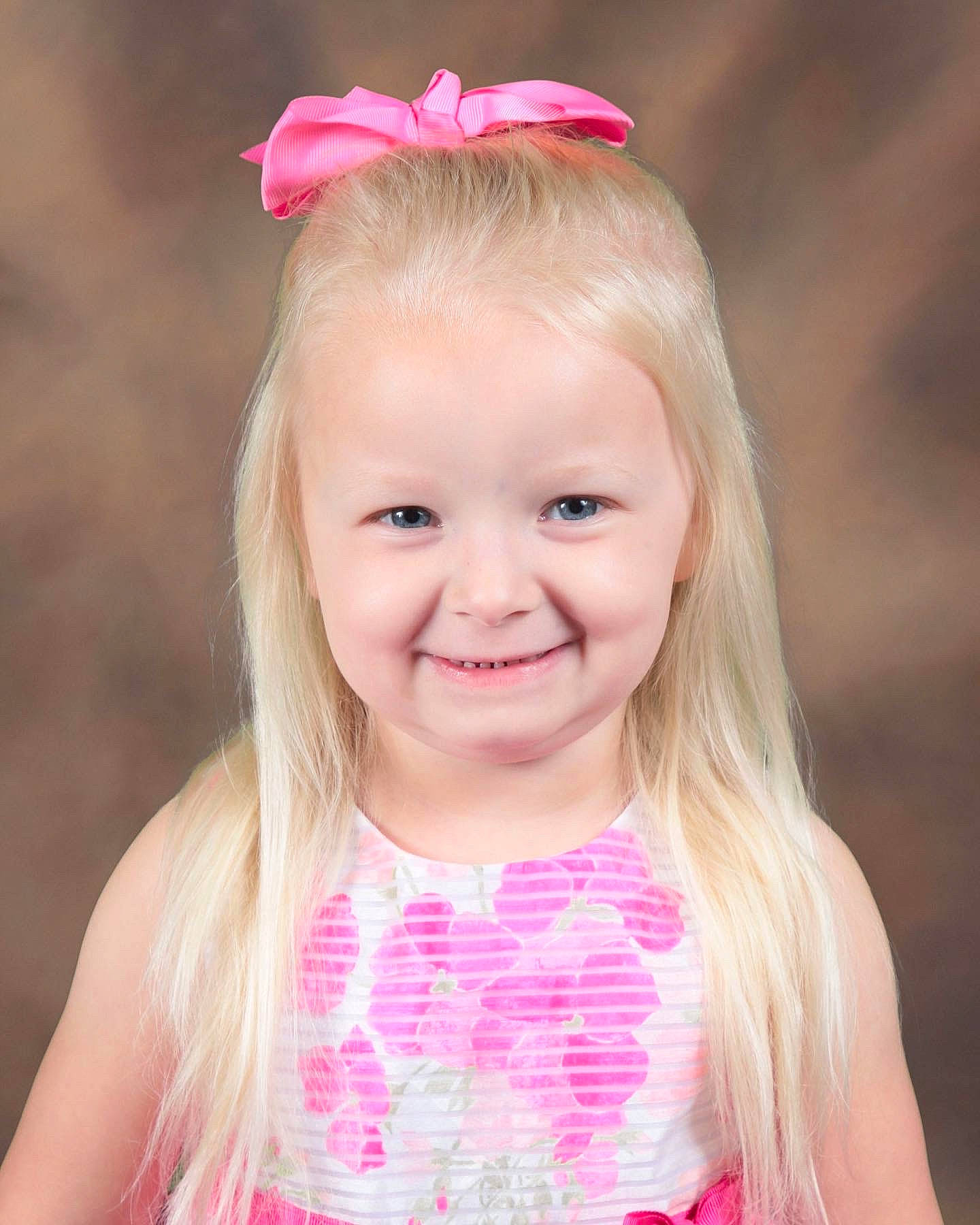 Layla is registered to the contest to win money with this photo: baby, baby_toddler_clothing, blond, child, clothing, dress, fashion_accessory, flash_photography, fun, grass, happy, head, headband, headpiece, jewellery, joy, magenta, person, pink, plant