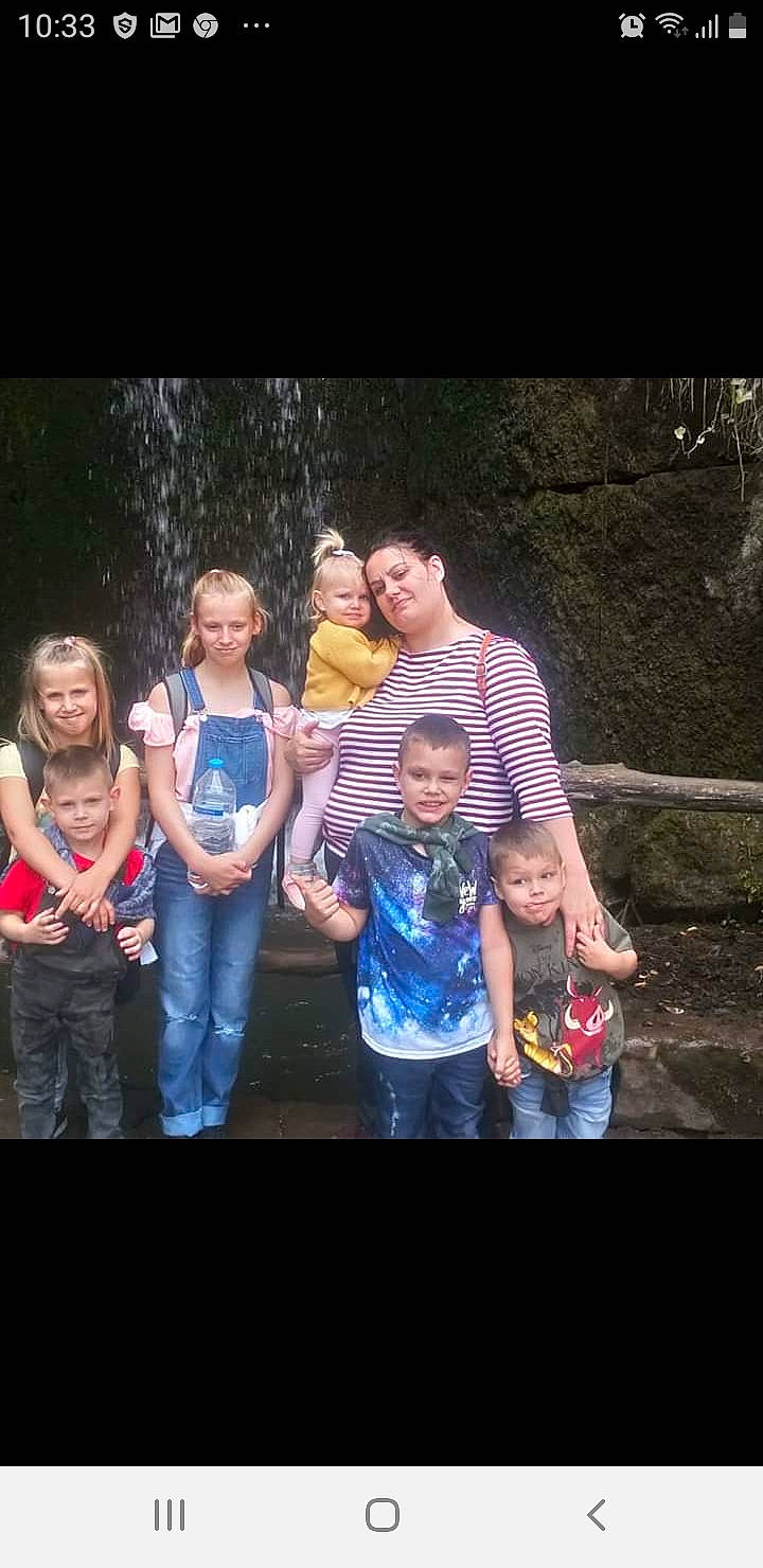 Sörénne participe au concours pour gagner de l'argent avec cette photo : child, cool, event, family, friendship, fun, happy, joy, leisure, people, person, photography, smile, snapshot, social_group, style, t_shirt, team, tree, vacation