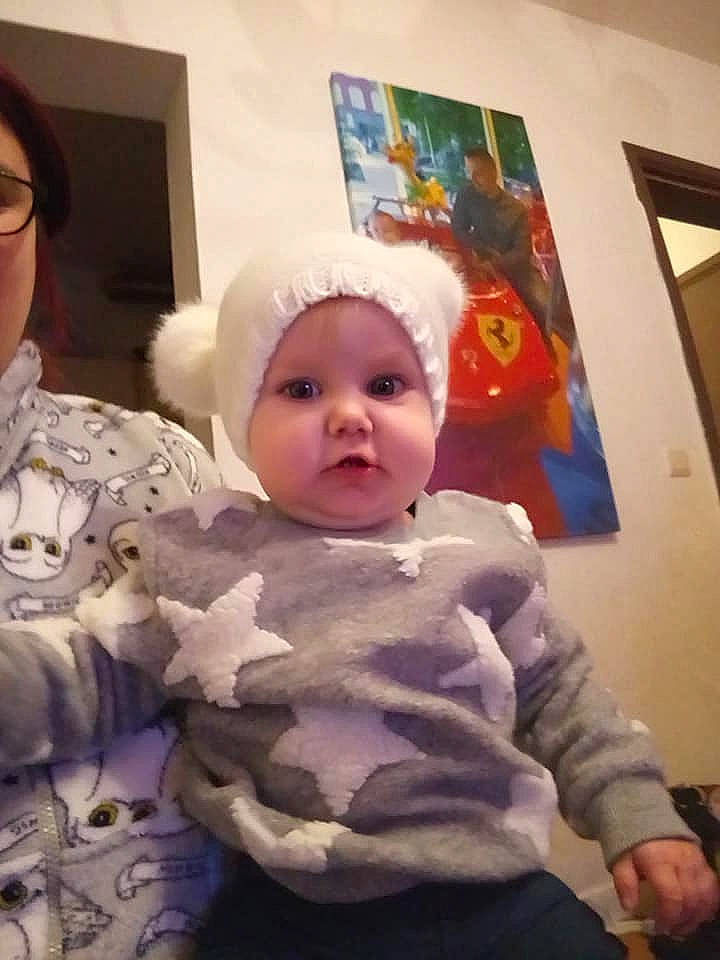 Sörénne participe au concours pour gagner de l'argent avec cette photo : child, cool, day, ear, eye, face, fun, girl, head, headgear, infant, organ, person, product, skin, smile, textile, toddler