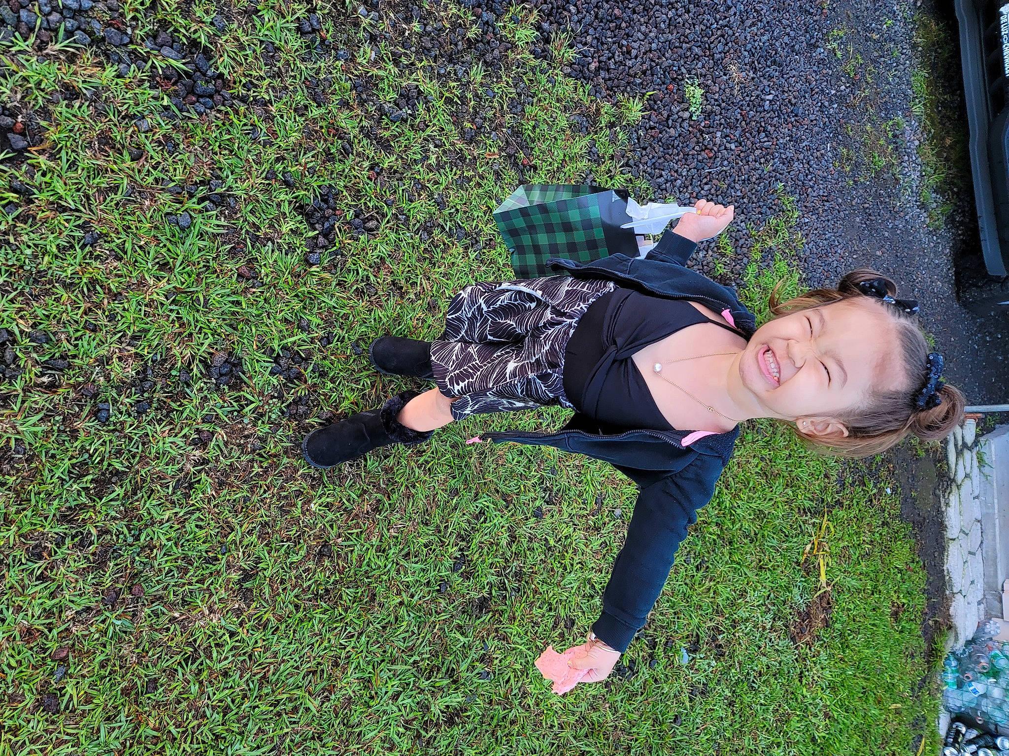 Makamae is registered to the contest to win money with this photo: child, electric_blue, fun, garden, grass, grass_family, grassland, groundcover, hat, landscape, lawn, leaf, leisure, people_in_nature, person, plant, recreation, shrub, smile, toddler