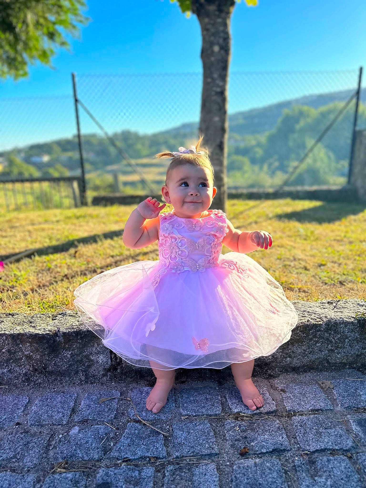 Lyanna participe au concours pour gagner de l'argent avec cette photo : dress, flash_photography, fun, grass, grassland, happy, landscape, leisure, magenta, meadow, morning, natural_landscape, people_in_nature, person, pink, plant, sky, summer, sunlight, toddler