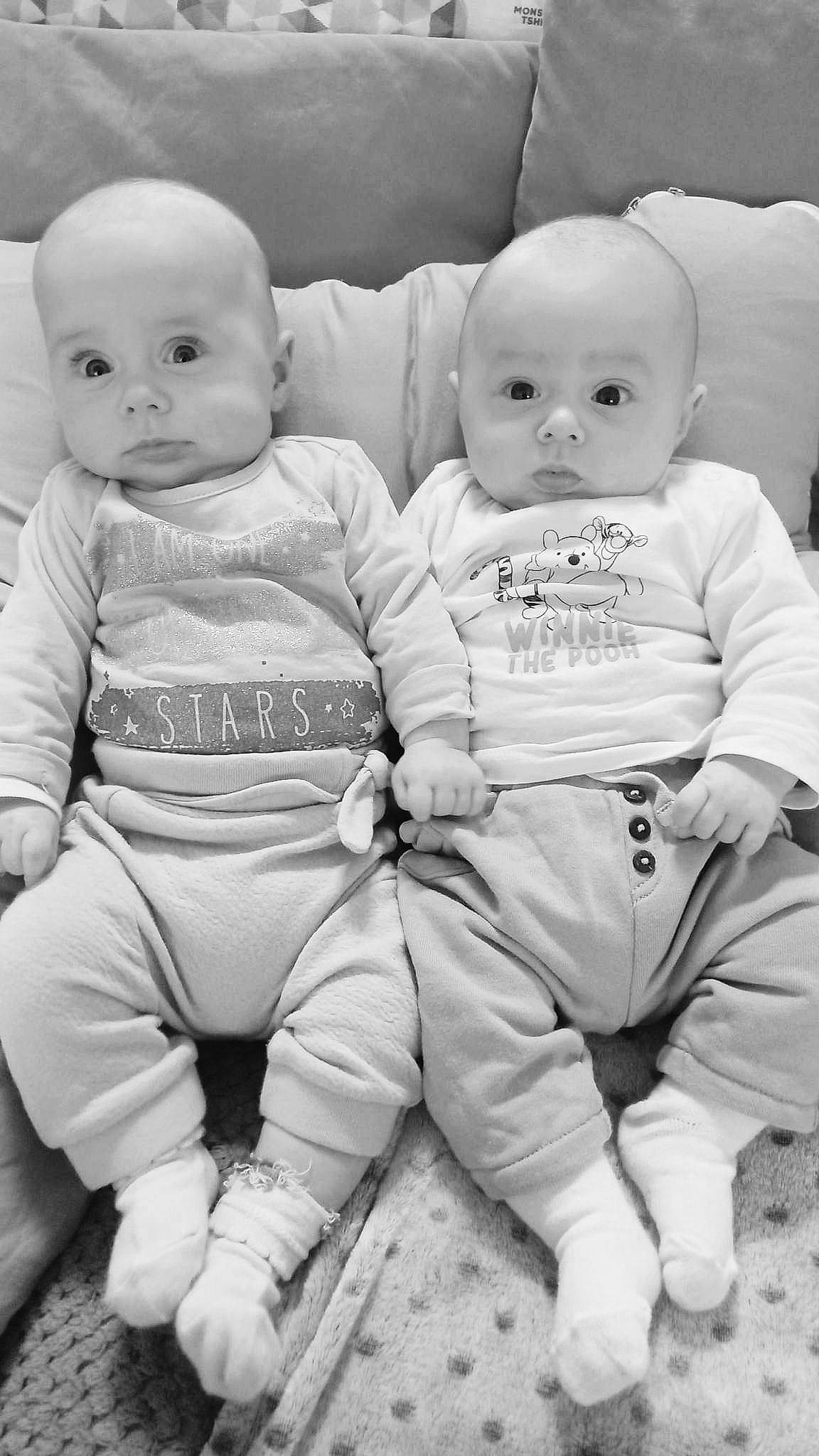 Aaron participe au concours pour gagner de l'argent avec cette photo : arm, baby_toddler_clothing, black, black_and_white, cheek, eye, face, gesture, hairstyle, happy, human, mammal, person, photograph, product, skin, sleeve, smile, standing, style