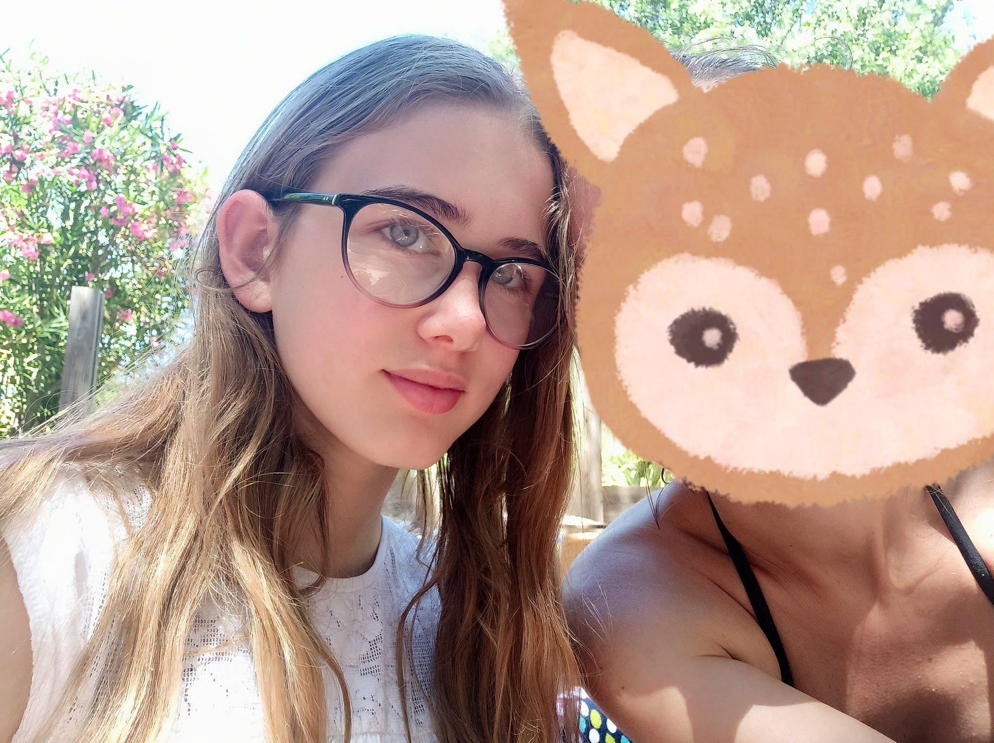 Leeloo a rejoint le concours — aidez-le/la à gagner de superbes lots ! black_hair, cool, eye, eyelash, eyewear, facial_expression, fawn, gesture, glasses, grass, happy, head, headgear, neck, people_in_nature, person, plant, skin, summer, toy