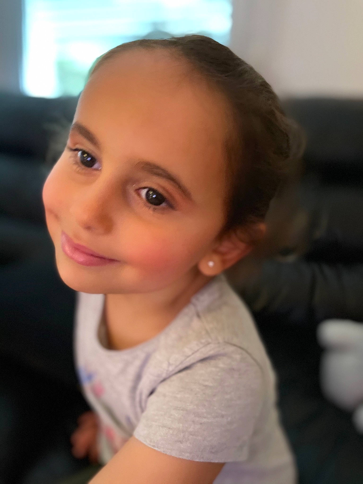 Mila participe au concours pour gagner de l'argent avec cette photo : black_hair, brown_hair, cheek, chin, ear, eye, eyebrow, eyelash, flash_photography, forehead, fun, happy, iris, joy, lip, nose, person, skin, smile, t_shirt