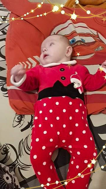 Cataleya a rejoint le concours — aidez-le/la à gagner de superbes lots ! baby, baby_products, baby_toddler_clothing, baby_toys, button, child, pattern, person, polka_dot, toddler