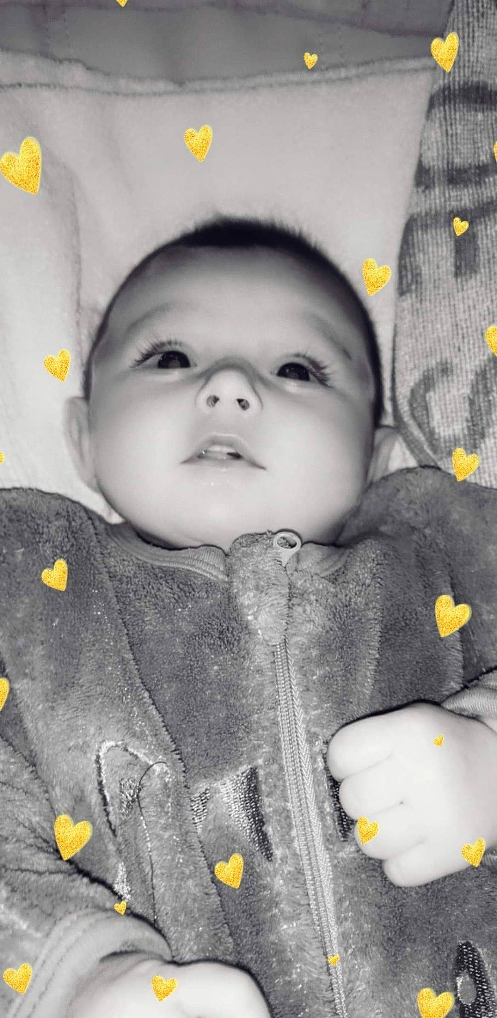 Inaya a rejoint le concours — aidez-le/la à gagner de superbes lots ! baby, cheek, child, eye, face, iris, person, photograph, photography, skin, smile, snapshot, toddler, yellow