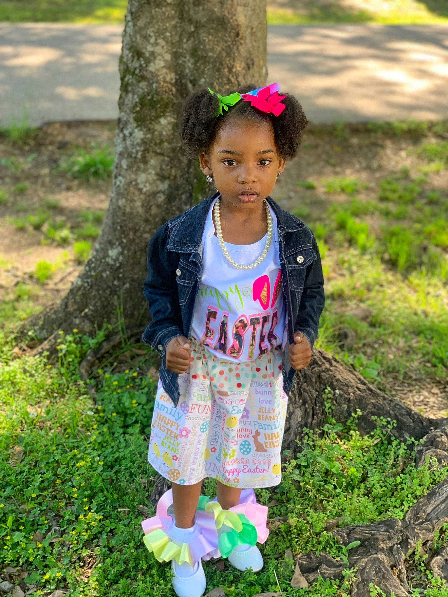 Breasia is registered to the contest to win money with this photo: adaptation, child, child_model, flower, fun, grass, green, happy, pattern, people, person, pink, plant, play, recreation, smile, t_shirt, toddler, tree, vacation