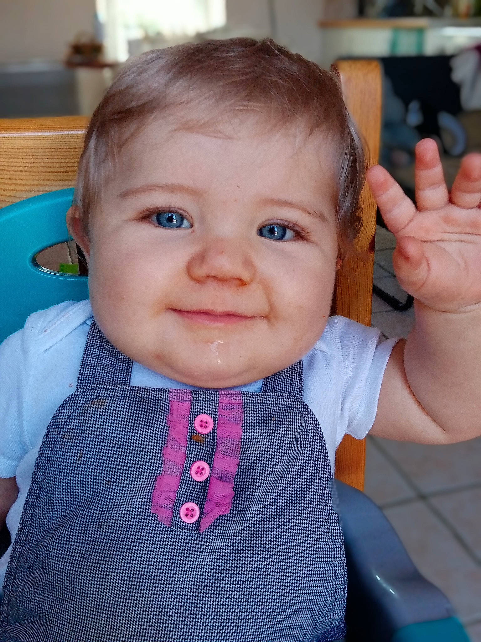 Tyméa a rejoint le concours — aidez-le/la à gagner de superbes lots ! baby, baby_toddler_clothing, cheek, chin, ear, eye, eyebrow, eyelash, face, facial_expression, hairstyle, head, iris, joy, lip, neck, nose, organ, person, skin