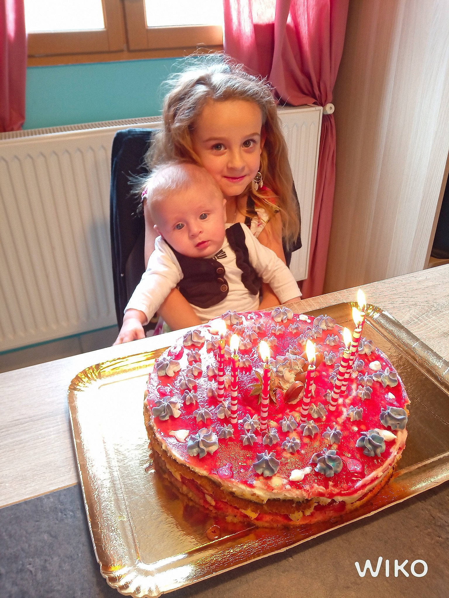 Noelie a rejoint le concours — aidez-le/la à gagner de superbes lots ! baked_goods, baking, birthday, birthday_cake, buttercream, cake, cake_decorating, child, cuisine, dessert, dish, food, icing, joy, party, person, royal_icing, sweetness, toddler, torte