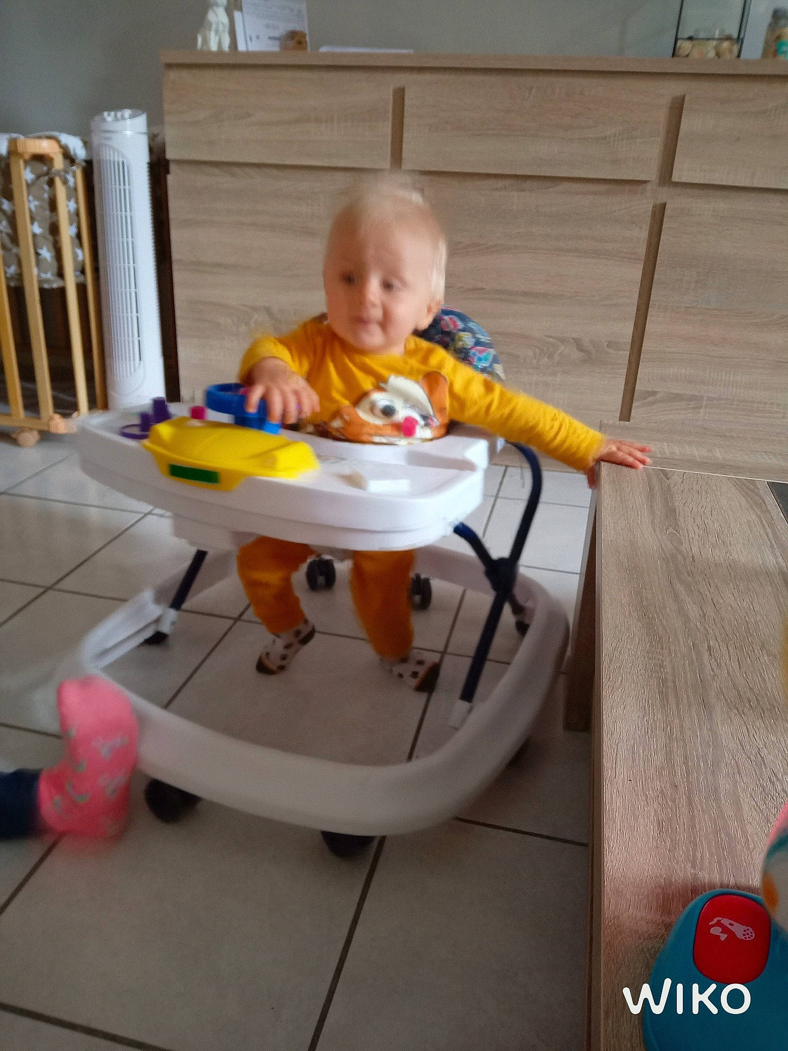 Noé a rejoint le concours — aidez-le/la à gagner de superbes lots ! baby, baby_toys, child, person, play, product, sitting, toddler, toy