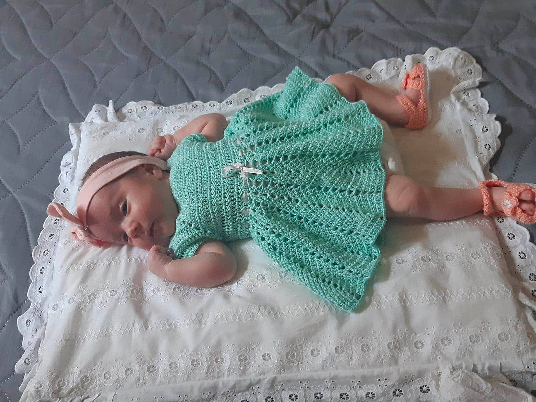 Fanny participe au concours pour gagner de l'argent avec cette photo : art, baby, baby_sleeping, blanket, child, crochet, knitting, lace, pattern, person, sleep, textile, wool