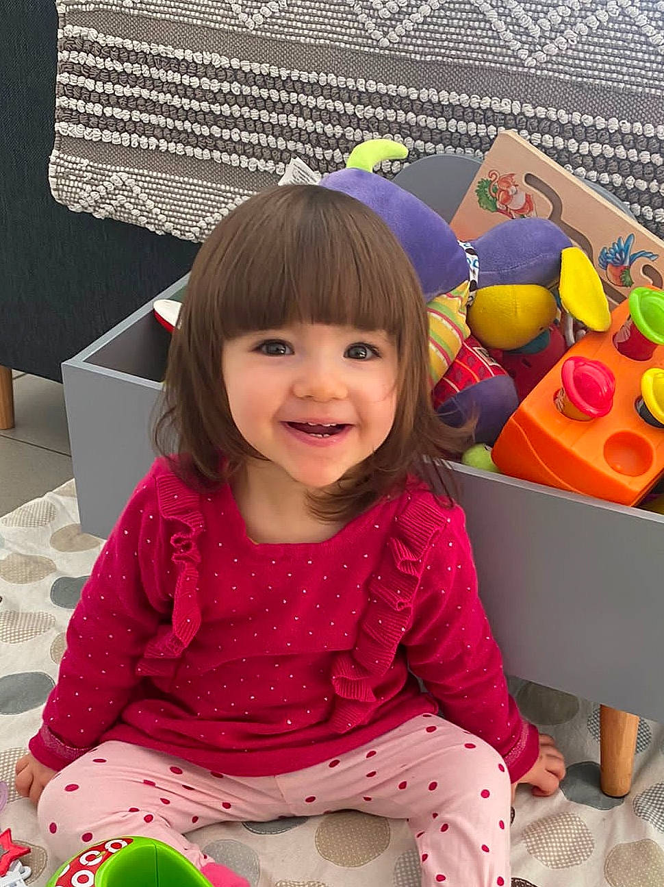 Fanny a rejoint le concours — aidez-le/la à gagner de superbes lots ! baby_toddler_clothing, beauty, child, face, facial_expression, fun, hairstyle, happy, joy, leisure, people, person, photograph, pink, product, recreation, skin, sleeve, smile, snapshot