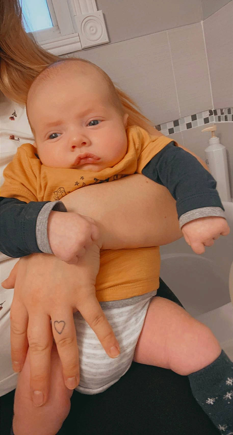 Caleb a rejoint le concours — aidez-le/la à gagner de superbes lots ! abdomen, baby, baby_toddler_clothing, cheek, comfort, finger, hand, human_body, joint, knee, leg, mouth, muscle, neck, person, shoulder, skin, stomach, thigh, toddler