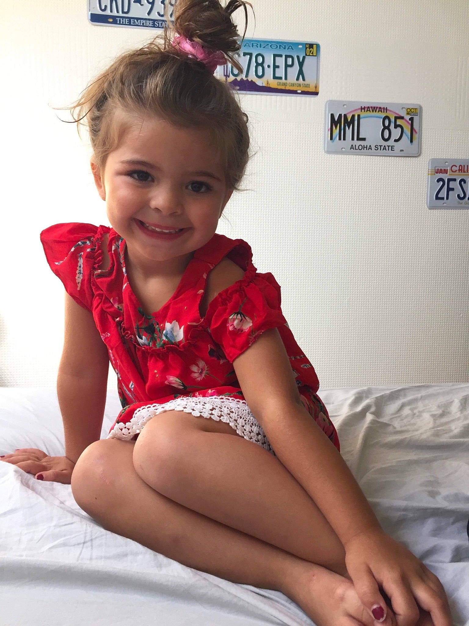 Elena a rejoint le concours — aidez-le/la à gagner de superbes lots ! abdomen, arm, beauty, brown_hair, child, child_model, girl, japanese_idol, joint, joy, leg, person, shoulder, sitting, thigh, toddler