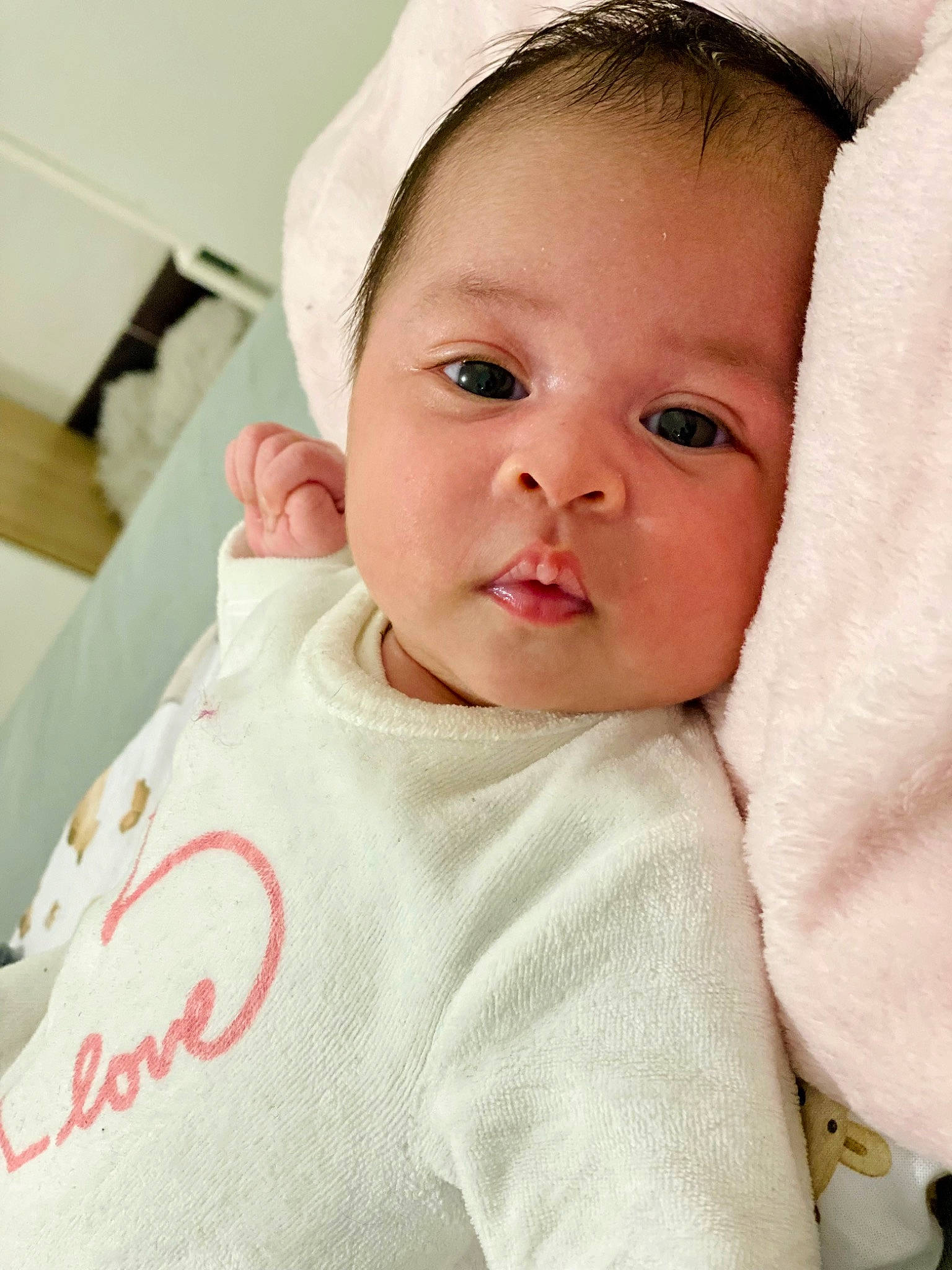 Ny Ankira a rejoint le concours — aidez-le/la à gagner de superbes lots ! baby, baby_toddler_clothing, cheek, chin, collar, comfort, eyebrow, eyelash, face, happy, head, iris, linens, lip, neck, nose, person, skin, sleeve, textile