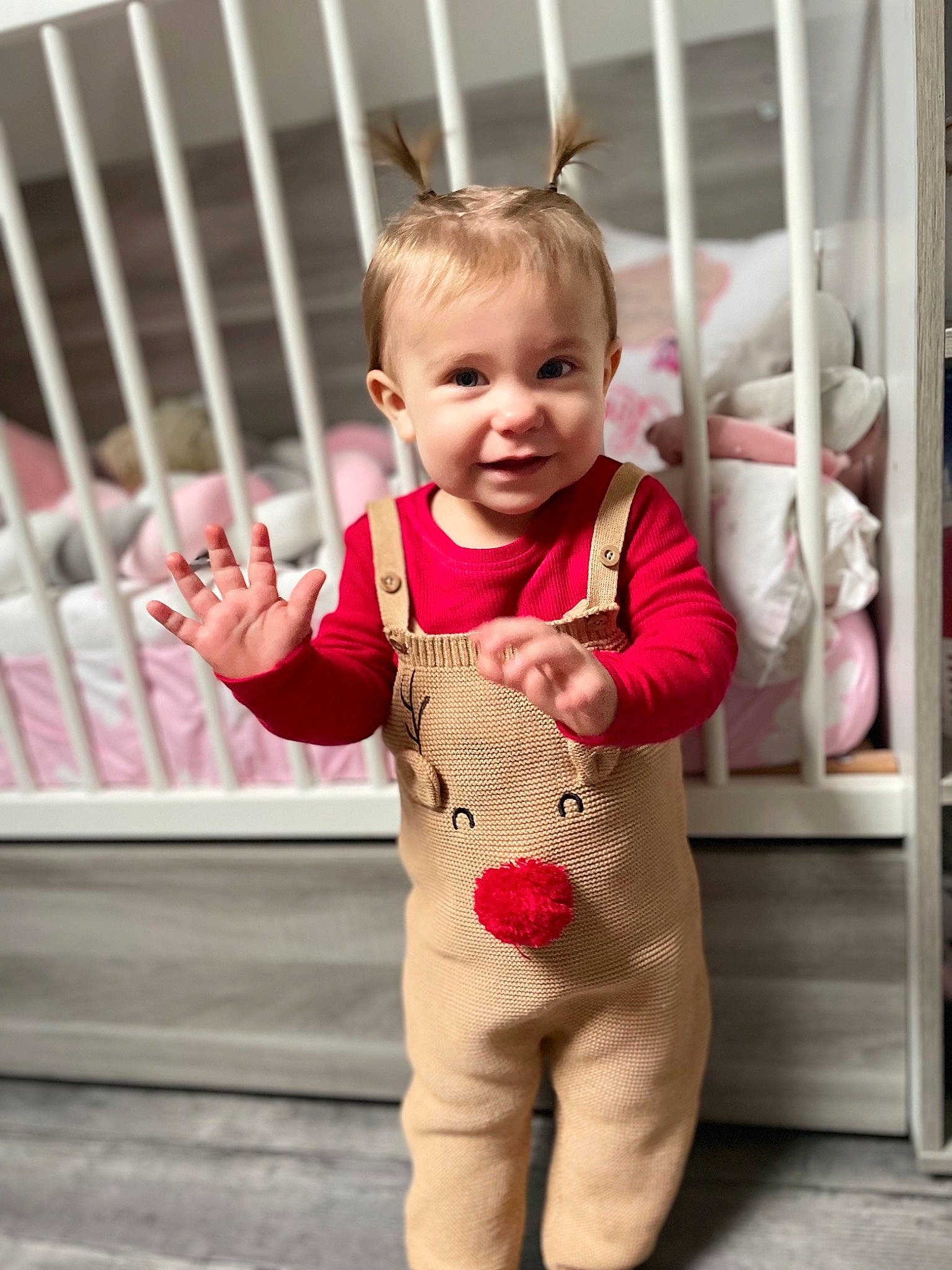 Lou participe au concours pour gagner de l'argent avec cette photo : arm, baby, baby_toddler_clothing, cheek, dress, facial_expression, gesture, hair, hand, happy, human_body, organ, outerwear, person, product, skin, sleeve, smile, standing, toddler