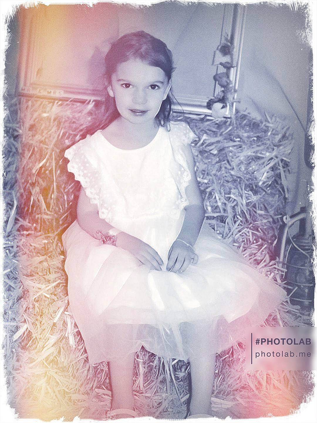 Camille a rejoint le concours — aidez-le/la à gagner de superbes lots ! art, beauty, day_dress, dress, embellishment, fashion_design, flash_photography, happy, joy, magenta, person, pink, product, purple, rectangle, room, sitting, sleeve, smile, snapshot