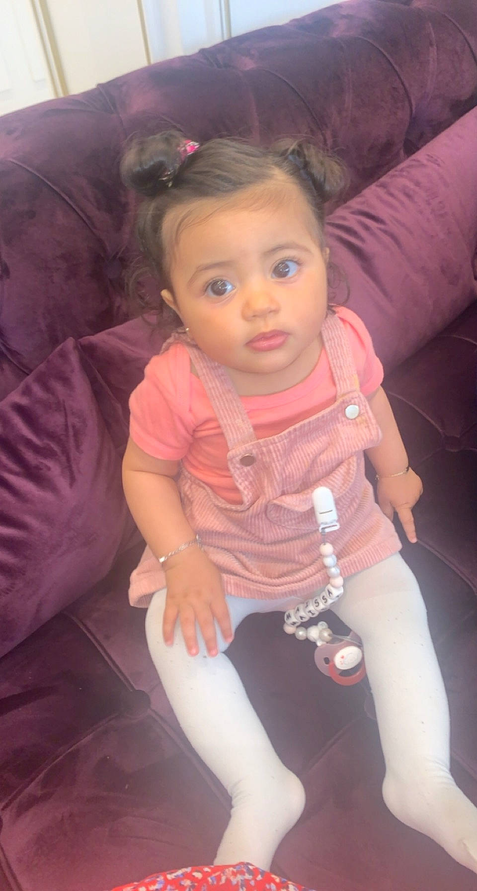 Maïssa a rejoint le concours — aidez-le/la à gagner de superbes lots ! cheek, chin, comfort, eye, eyebrow, face, facial_expression, hand, head, human_body, iris, joint, leg, lip, mouth, neck, nose, person, shoulder, skin