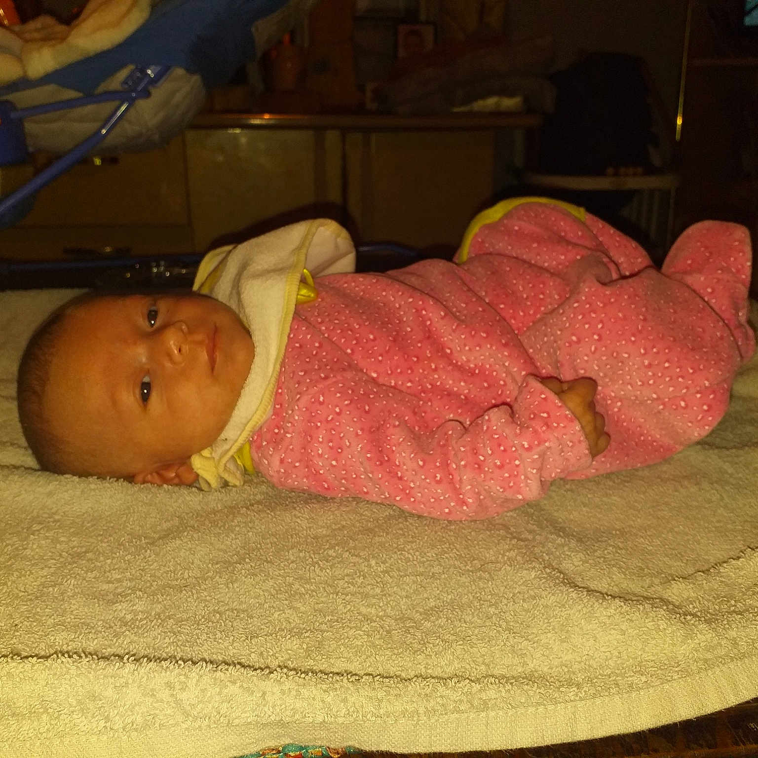 Lily a rejoint le concours — aidez-le/la à gagner de superbes lots ! bedtime, child, flooring, girl, infant, nap, play, product, skin, sleep, textile, toddler, yellow