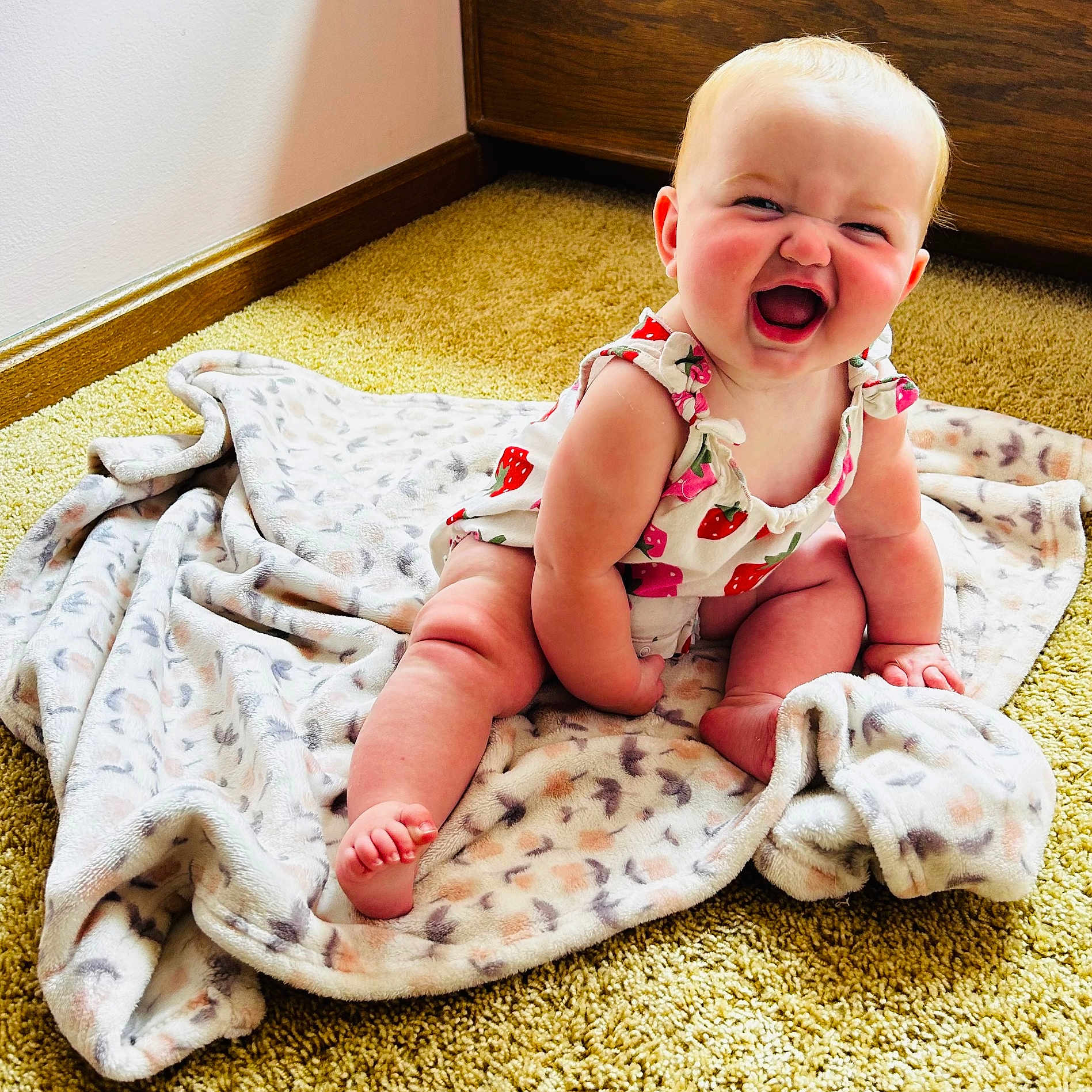 Emma is registered to the contest to win money with this photo: baby, babylaughing, blanket, clothing, crib, face, furniture, happy, head, homedecor, infantbed, laughing, newborn, person, photography, portrait, quilt, smile, t_shirt, towel