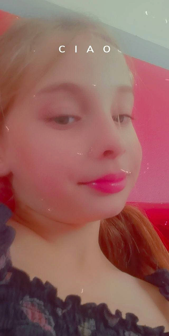 Elza a rejoint le concours — aidez-le/la à gagner de superbes lots ! cheek, chin, dress, eye_liner, eyebrow, eyelash, forehead, iris, jaw, lip, lipstick, material_property, mouth, neck, nose, organ, person, pink, skin, smile