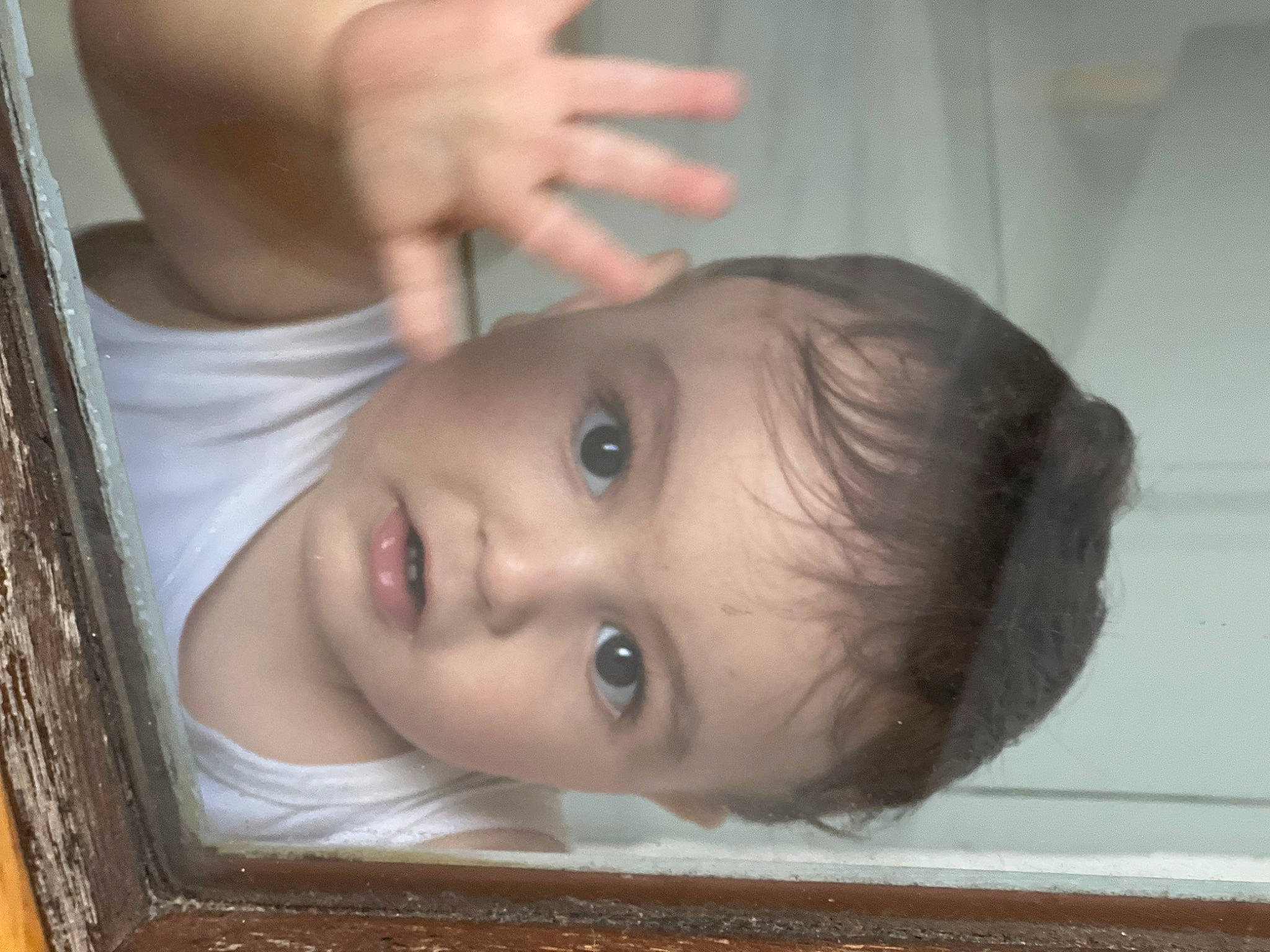 Ilyan a rejoint le concours — aidez-le/la à gagner de superbes lots ! baby, cheek, child, chin, ear, eye, eyebrow, eyelash, face, gesture, happy, iris, lip, nose, person, portrait_photography, room, skin, smile, toddler