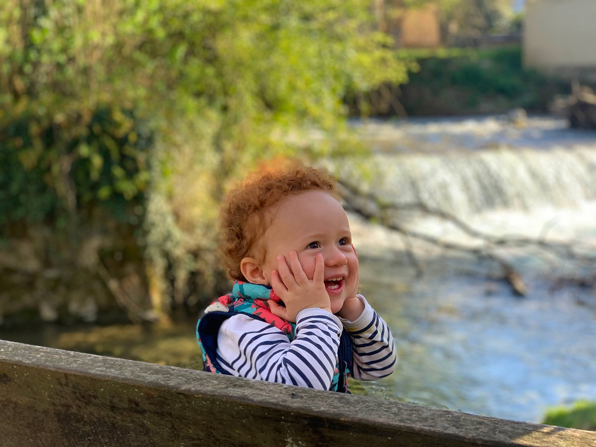 Alya participe au concours pour gagner de l'argent avec cette photo : baby, flash_photography, fun, grass, happy, laugh, leaf, leisure, people_in_nature, person, plant, recreation, sitting, smile, spring, stream, toddler, tree, water, waterfall