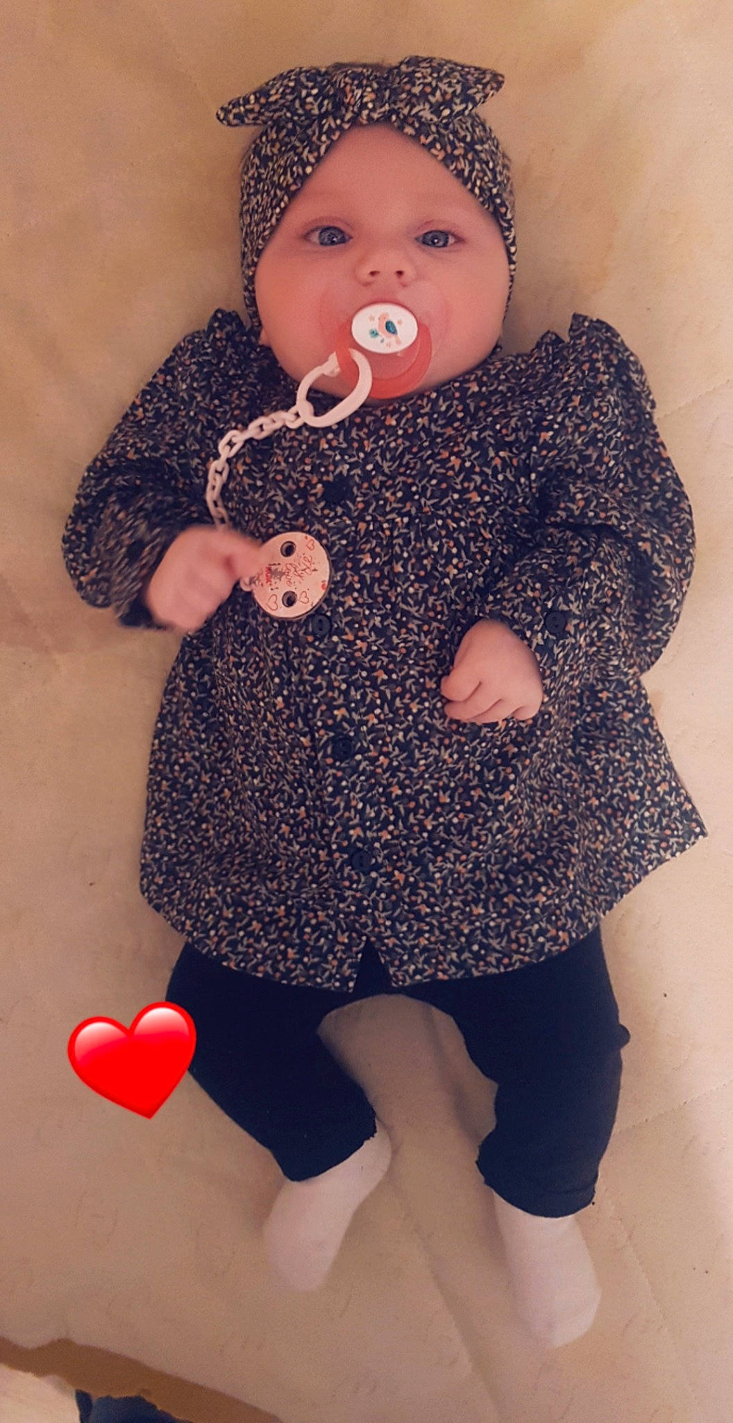 Djuliana a rejoint le concours — aidez-le/la à gagner de superbes lots ! baby, baby_toddler_clothing, cap, creative_arts, doll, face, finger, headgear, headwear, human_body, lip, outerwear, pattern, person, pink, sleeve, textile, thigh, toddler, toy