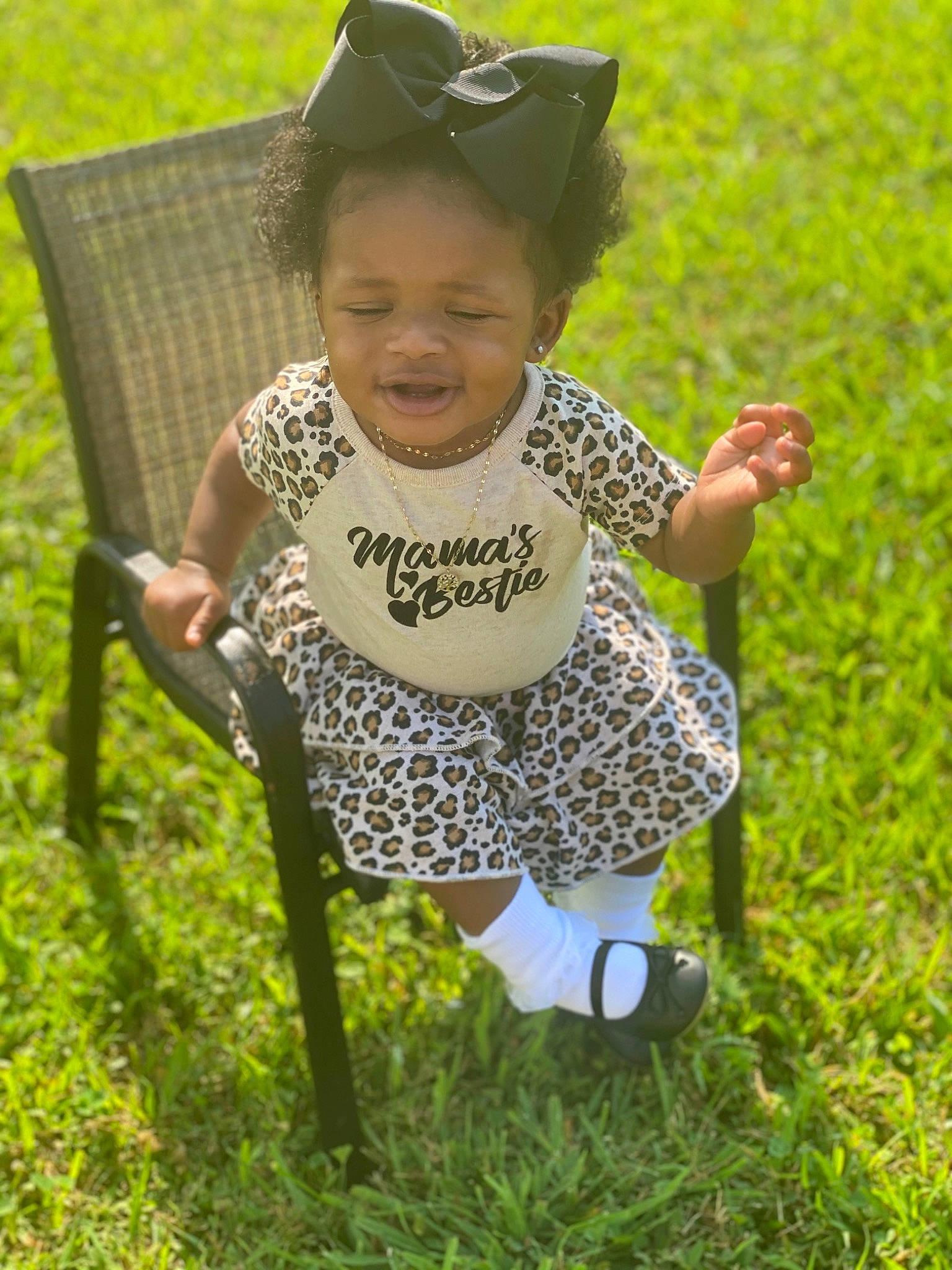 Essence is registered to the contest to win money with this photo: baby_toddler_clothing, baseball_cap, chair, face, fun, grass, grass_family, green, groundcover, happy, hat, lawn, leisure, people_in_nature, person, plant, smile, summer, t_shirt, toddler