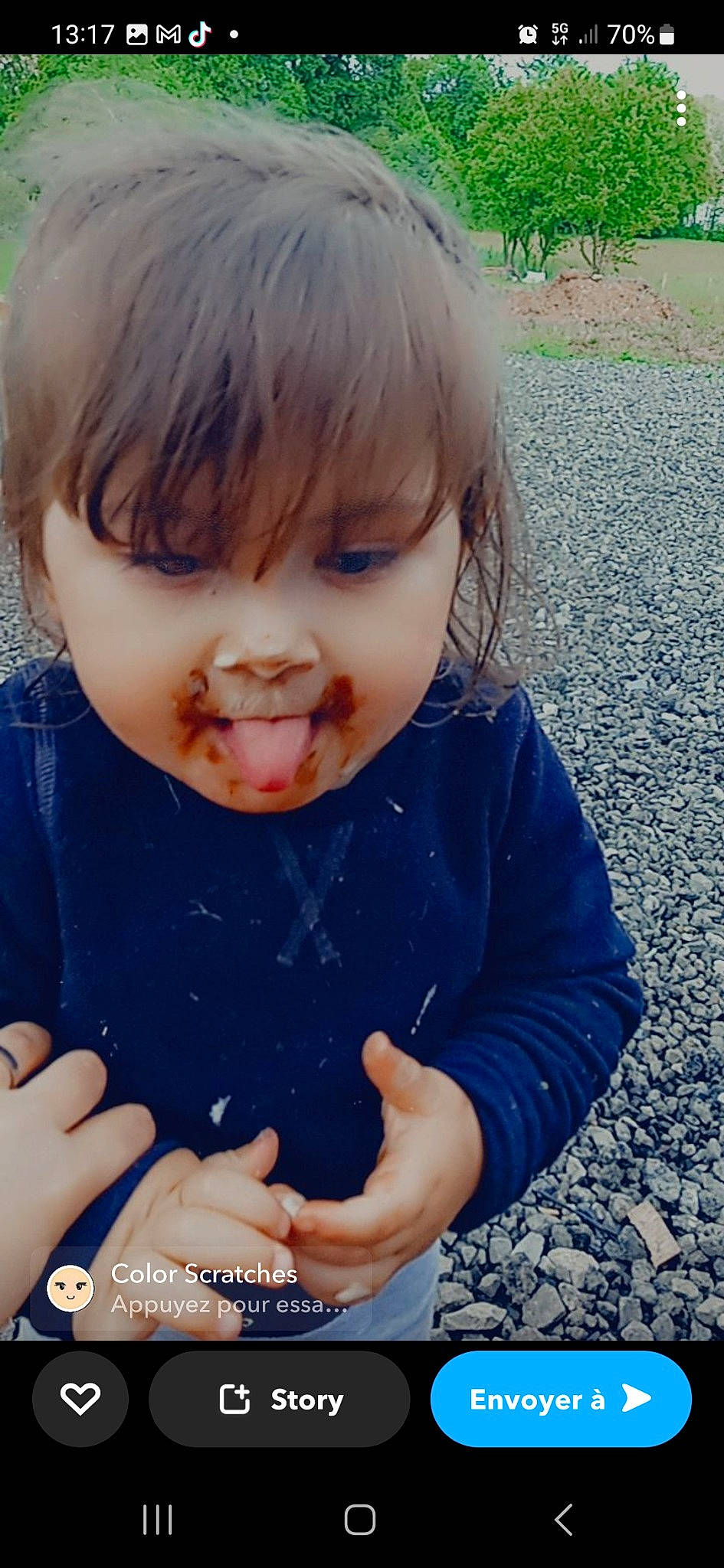 Zahir participe au concours pour gagner de l'argent avec cette photo : baby_toddler_clothing, cheek, clothing, dress, eye, finger, gesture, grass, hand, happy, head, human_body, iris, lip, mouth, nose, person, skin, sleeve, smile