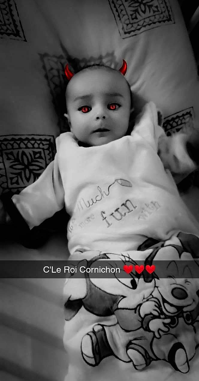 Even participe au concours pour gagner de l'argent avec cette photo : arm, baby, black_and_white, cheek, child, fictional_character, head, monochrome, monochrome_photography, person, photography, style, toddler, white