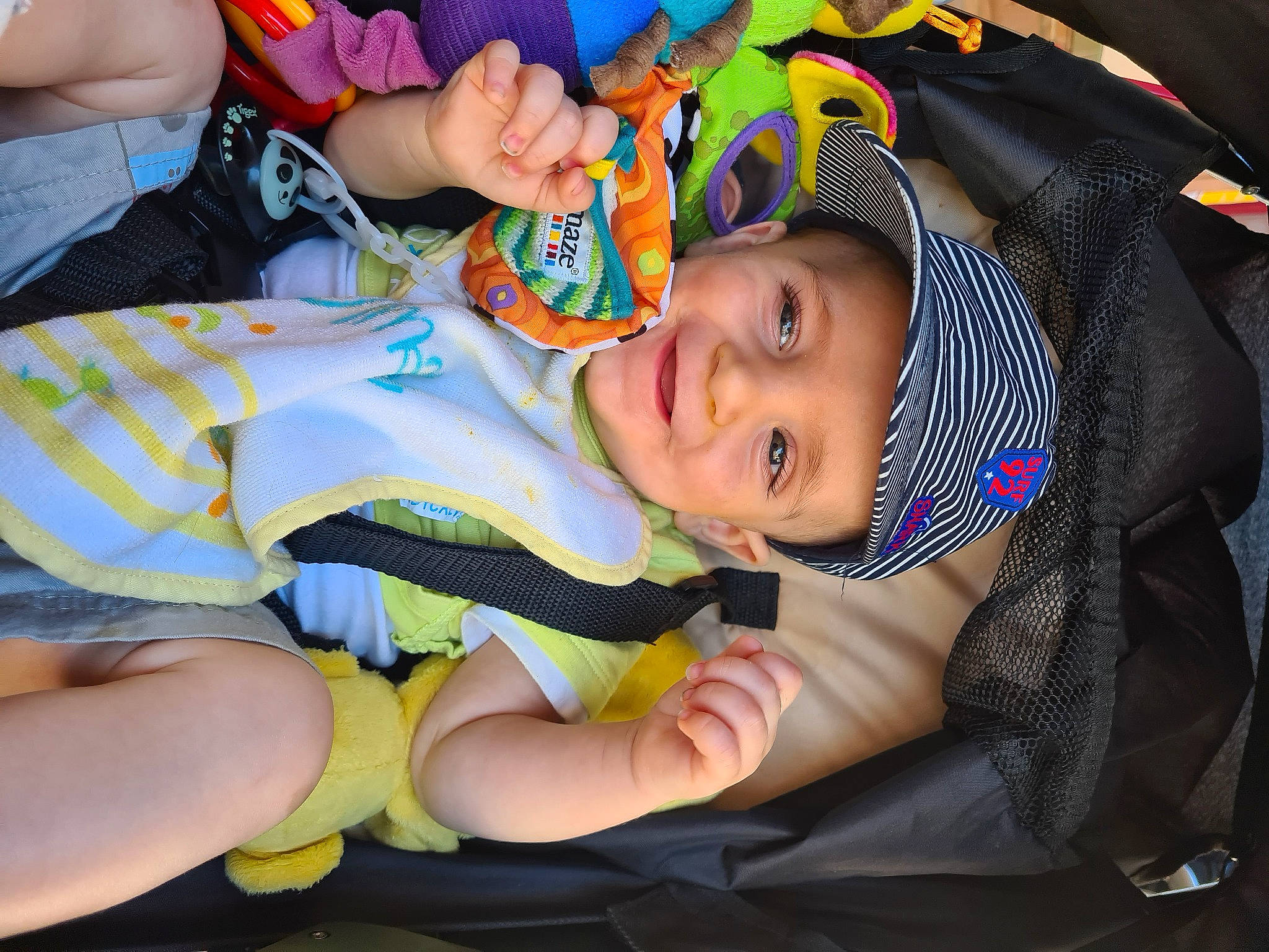 Mathis a rejoint le concours — aidez-le/la à gagner de superbes lots ! baby, child, fun, headgear, headwear, joy, person, play, product, sleep, toddler, vacation