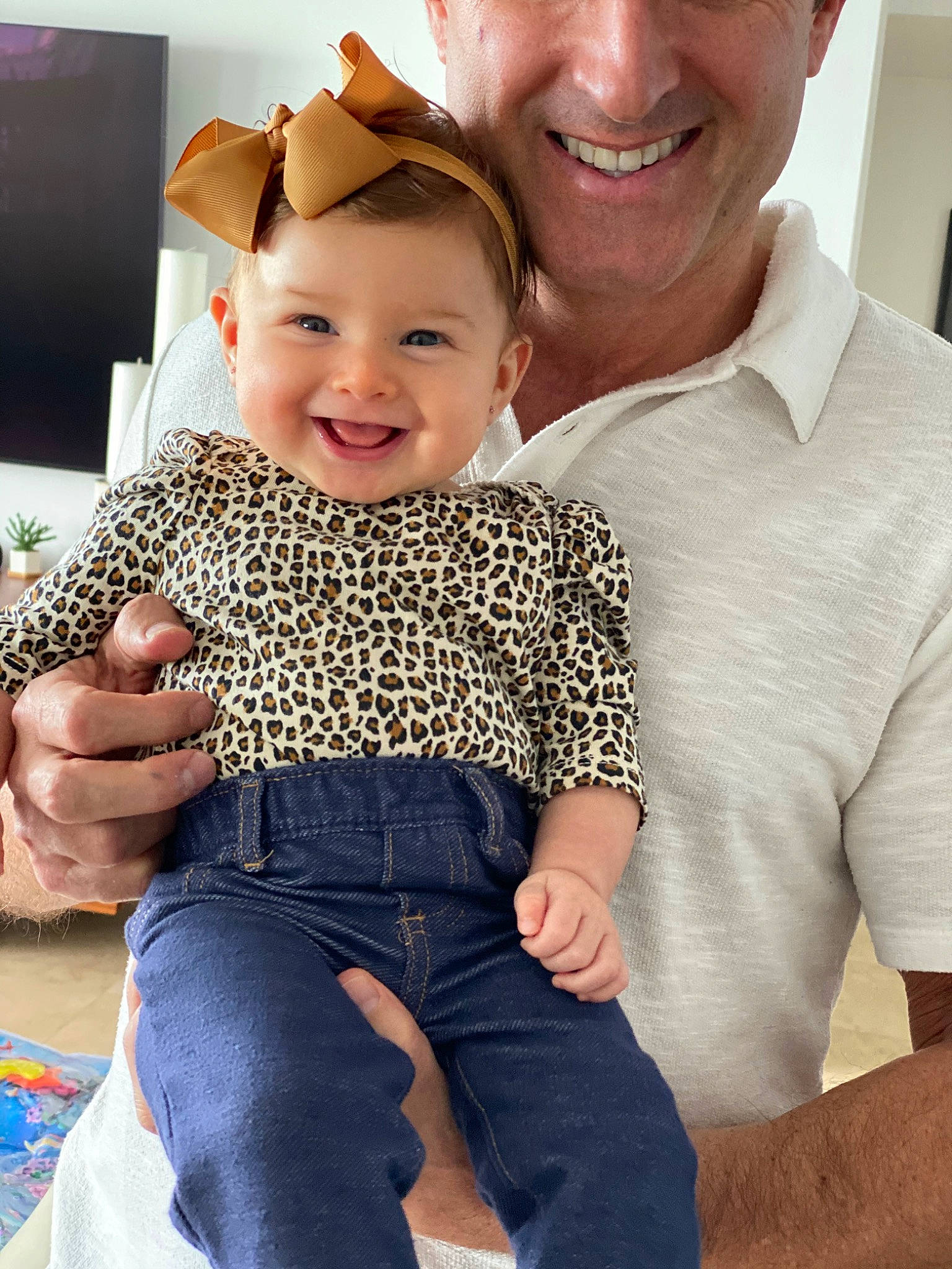 Miranda is registered to the contest to win money with this photo: baby, child, daughter, family, father, happy, jeans, joy, mother, people, person, sitting, smile, toddler