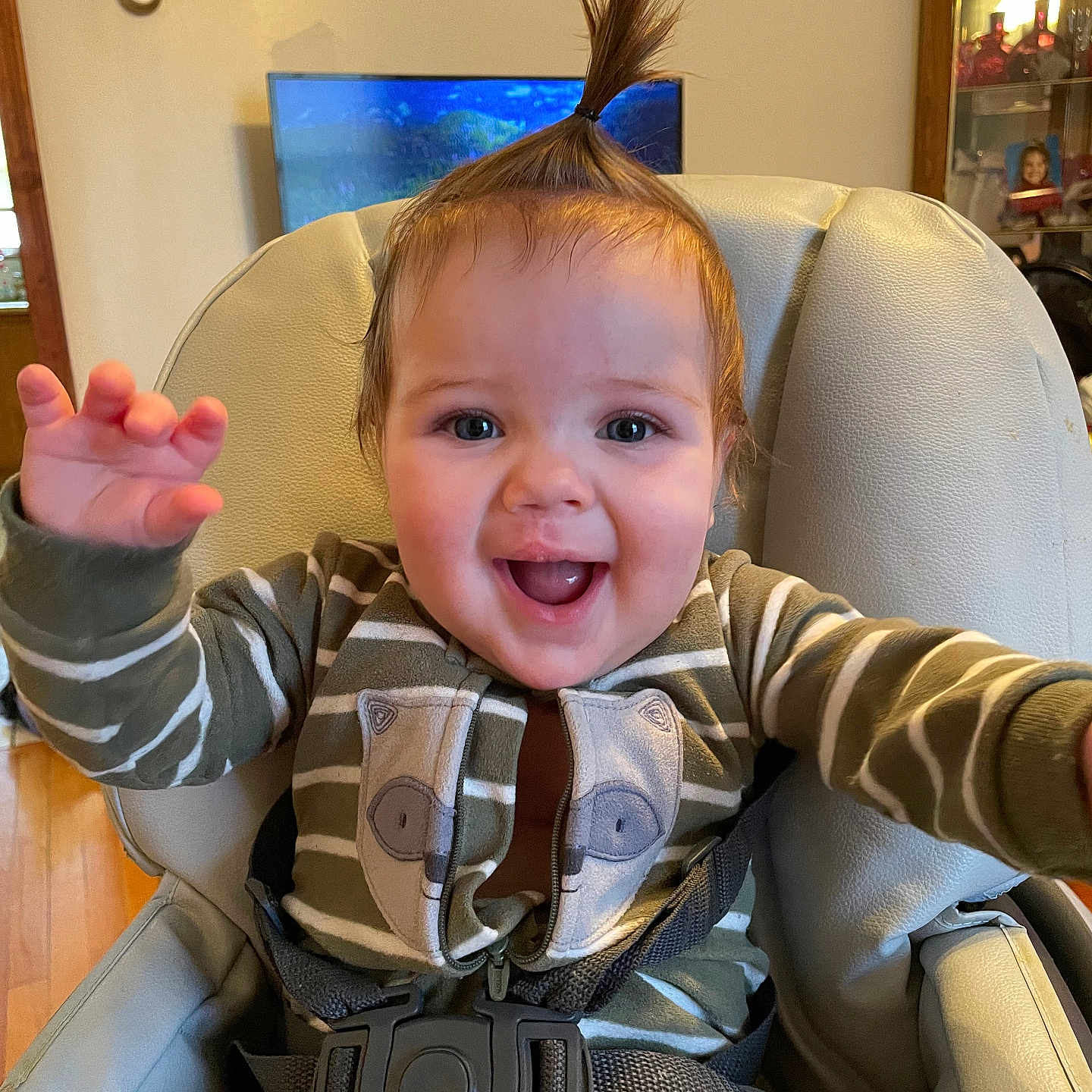 Valerie is registered to the contest to win money with this photo: accessories, animal, architecture, armchair, baby, babylaughing, backpack, bag, baseball, baseballglove, belt, blonde, bodypart, brace, building, camera, car, car_interior, carseat, chair