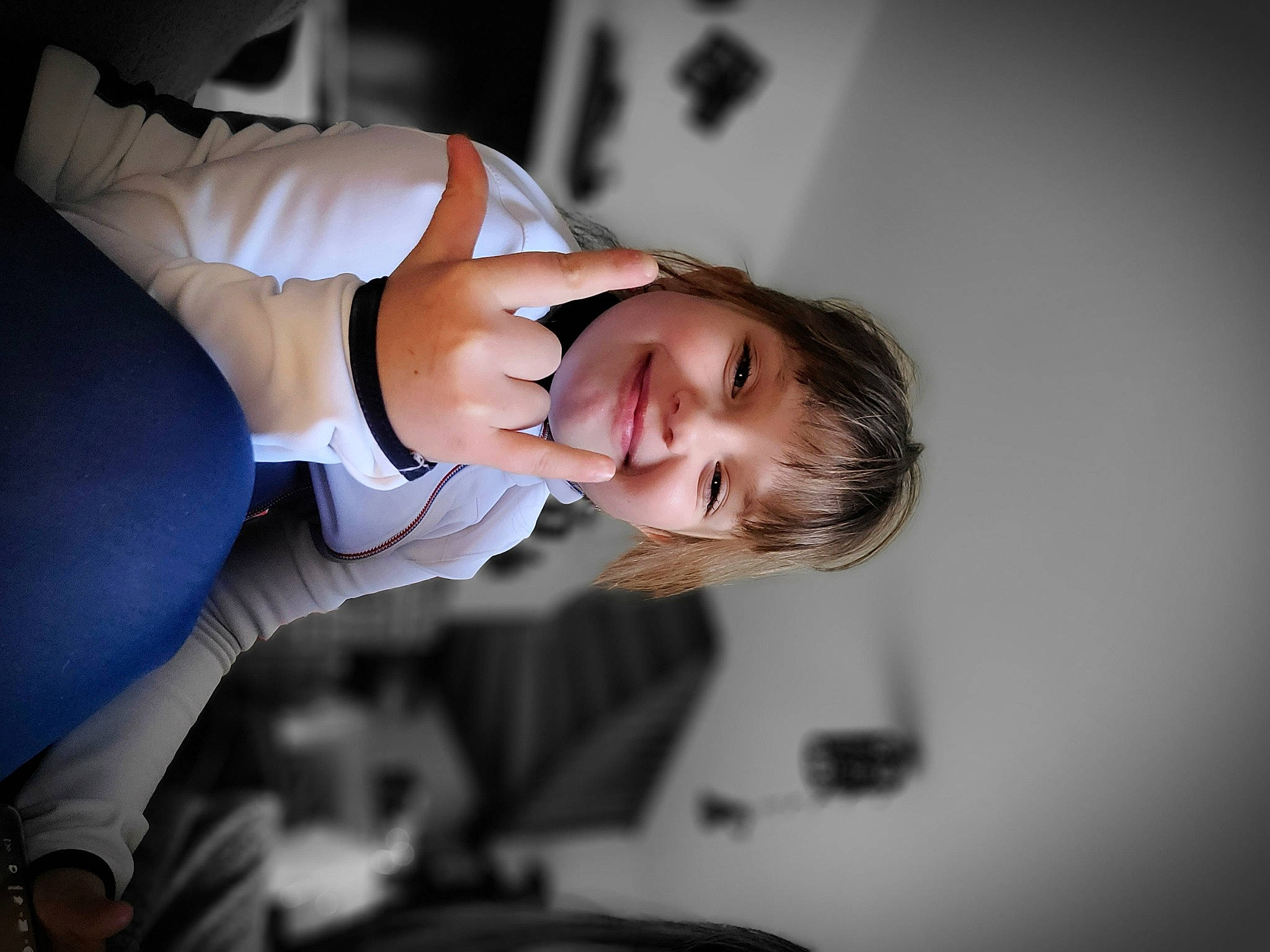 Oriana participe au concours pour gagner de l'argent avec cette photo : child, comfort, dress_shirt, elbow, event, eyelash, eyewear, flash_photography, formal_wear, fun, gesture, happy, human_leg, joy, person, portrait_photography, sitting, sleeve, smile, white_collar_worker