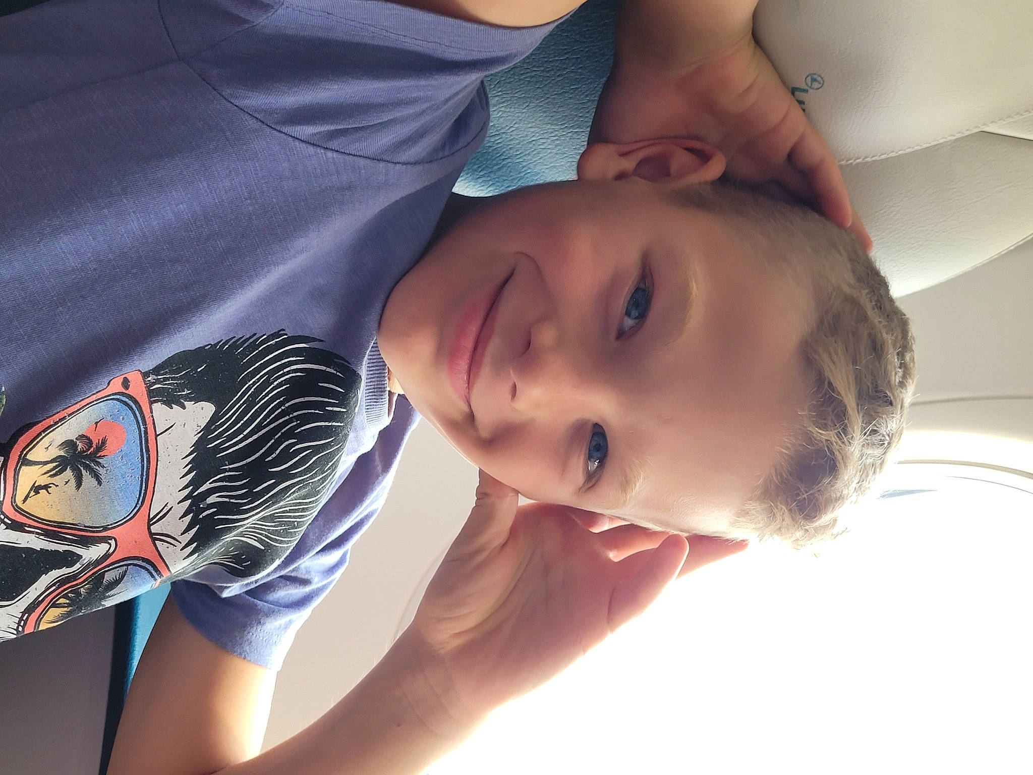 Ilaryo a rejoint le concours — aidez-le/la à gagner de superbes lots ! cheek, chest, ear, elbow, eyebrow, eyelash, finger, flash_photography, forehead, happy, jaw, joint, joy, lip, mouth, muscle, neck, nose, person, shoulder